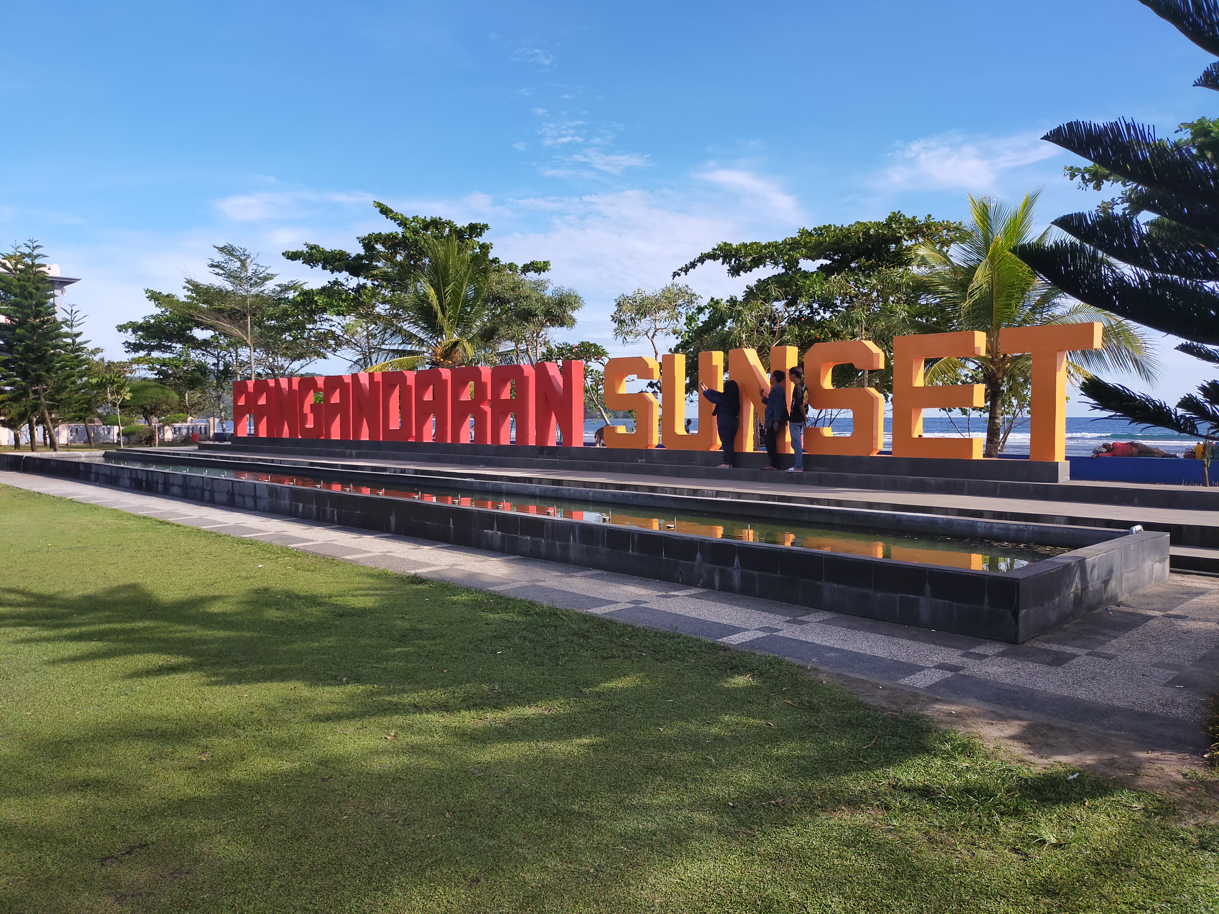 Obyek wisata di Pangandaran, Jawa Barat tetap buka saat libur Lebaran 2021.