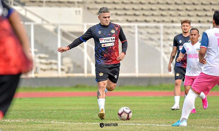  Cristian Gonzales, striker gaek yang sudah puluhan tahun malang melintang di sepak bola Indonesia, merapat ke Rans Cilegon FC.
