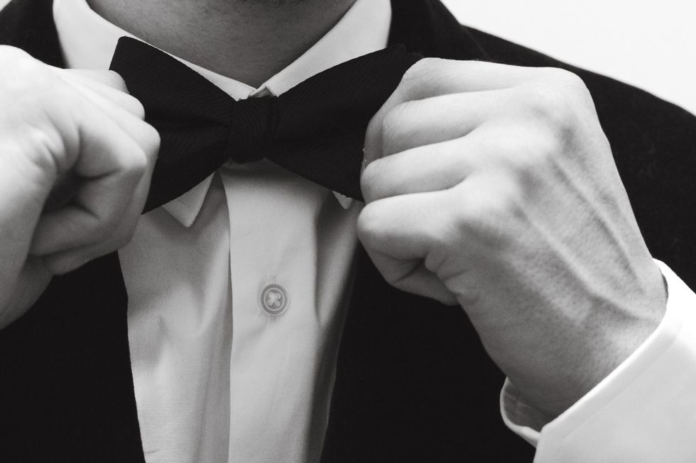 Ini Tiga Cara Mengikat Dasi Pria yang Baik dan Benar