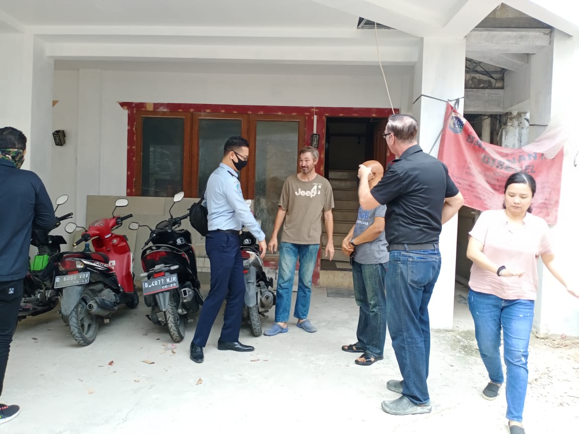 Pengacara dari pihak Tourino Tidar,Timothius Minanga dan Nobel Anakotta.