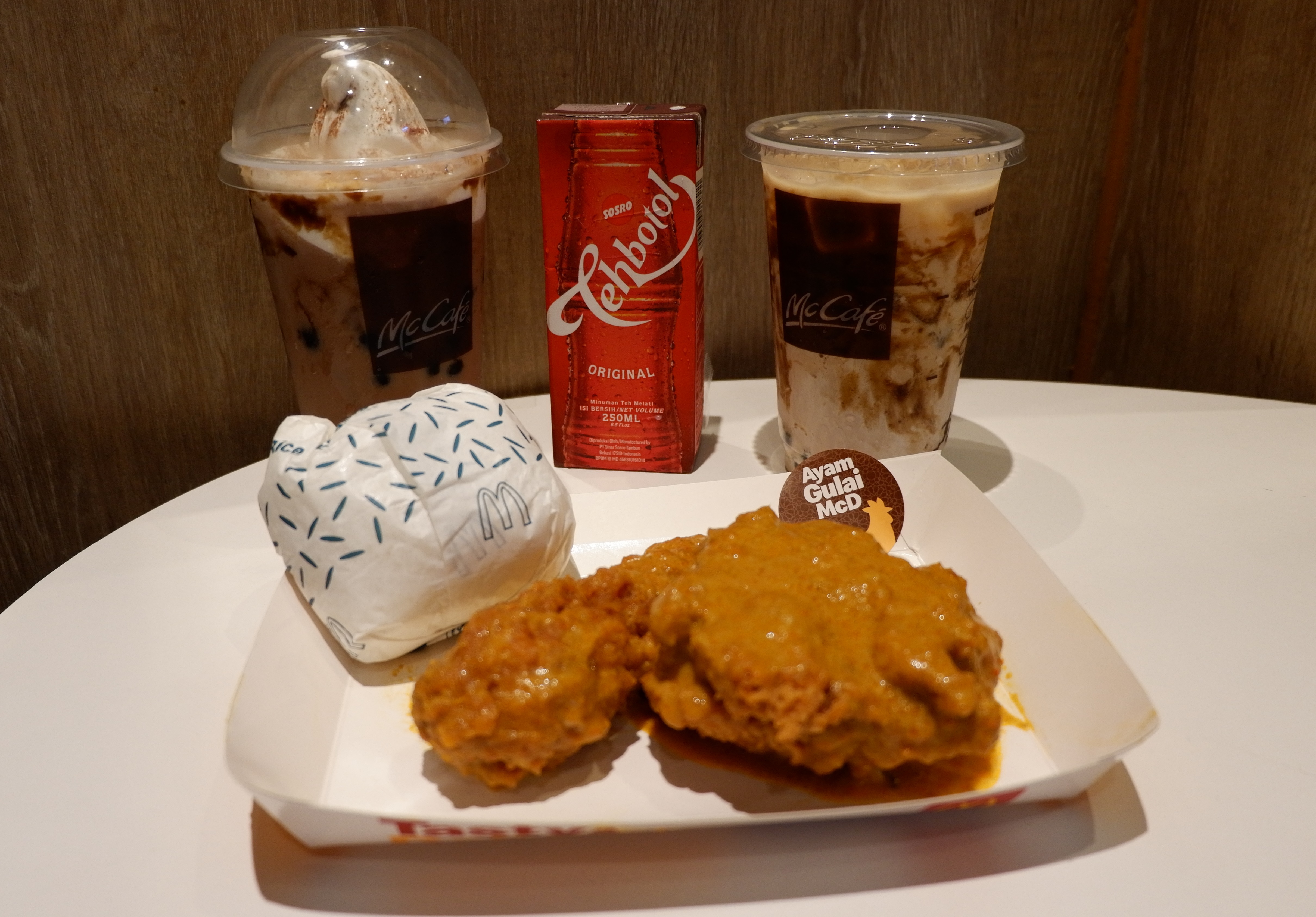 Menu ayam gulai dengan dengan boba.