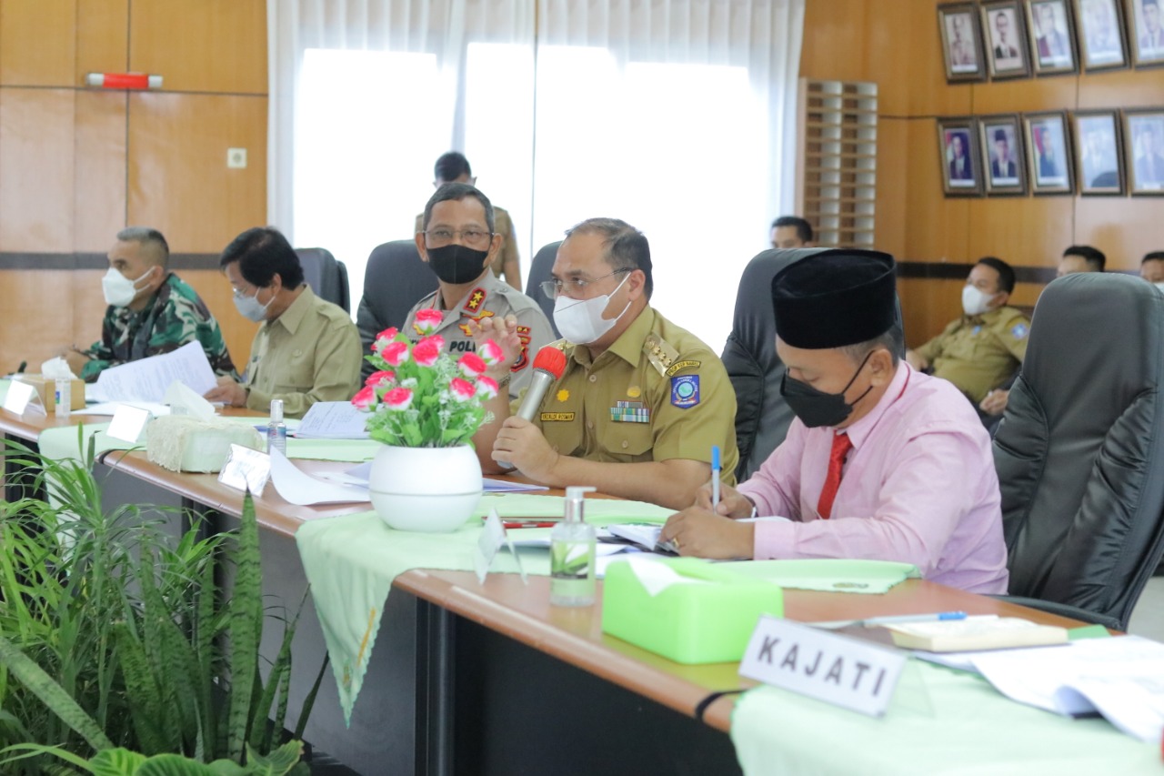 Gubernur Babel Erzaldi Rosman memimpin Rapat Koordinasi (Rakor) Penegakan Peraturan Daerah Nomor 10 Tahun 2020 digelar Senin (3/5).