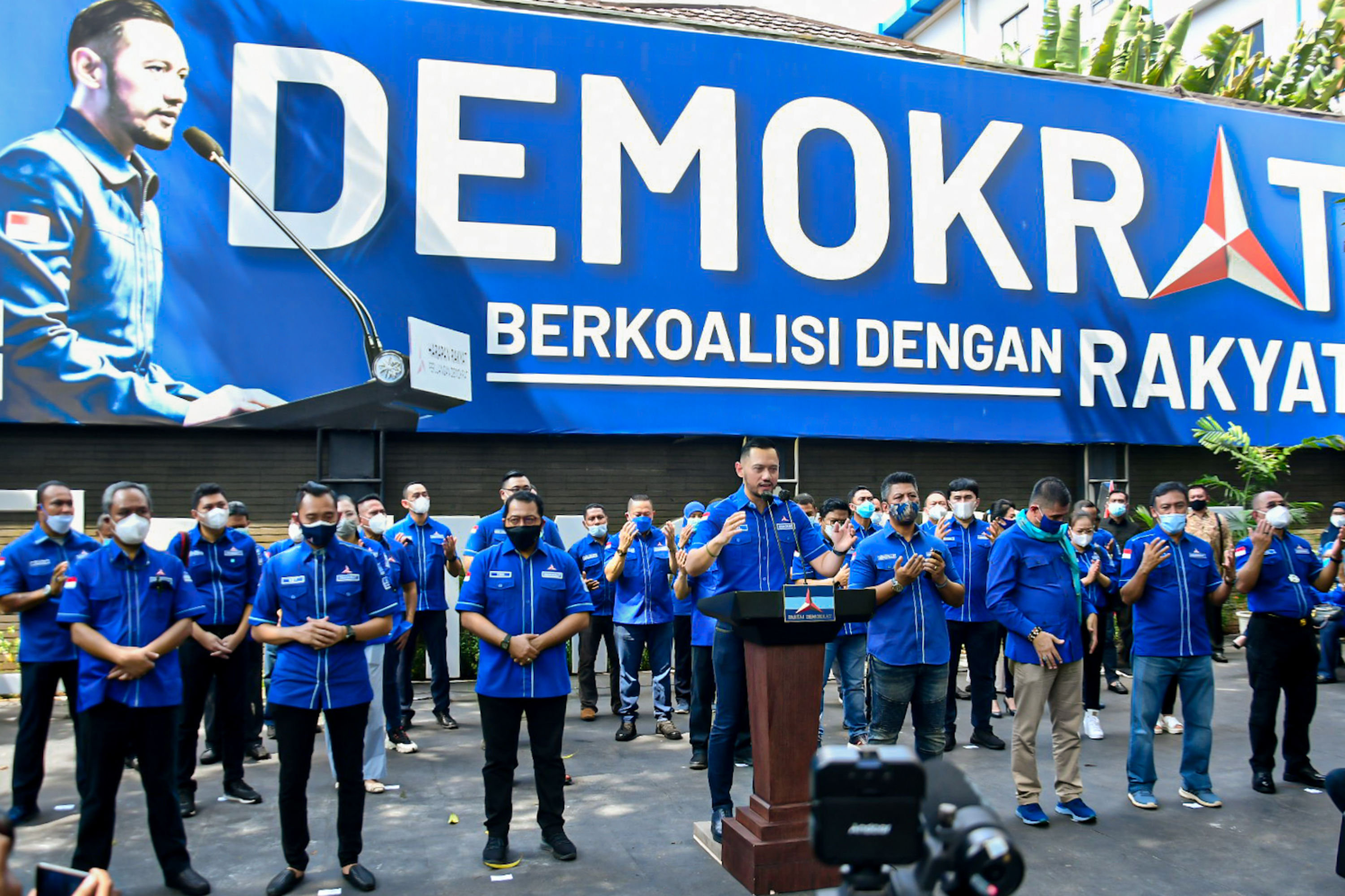 Ketua Umum Partai Demokrat Agus Harimurti memberikan keterangan pers saat menanggapi Demokrat versi KLB beberapa waktu lalu.