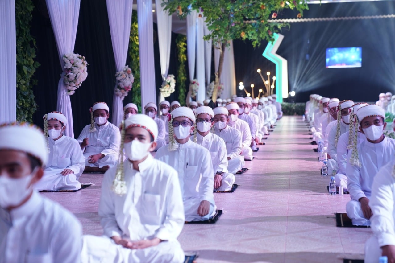 Ulama Guru Wildan ajak santri untuk iut memilih dalam pemungutan suara ulang Pilgub Kaimantan Selatan karena sesuai dengan ajaran Alquran.. 