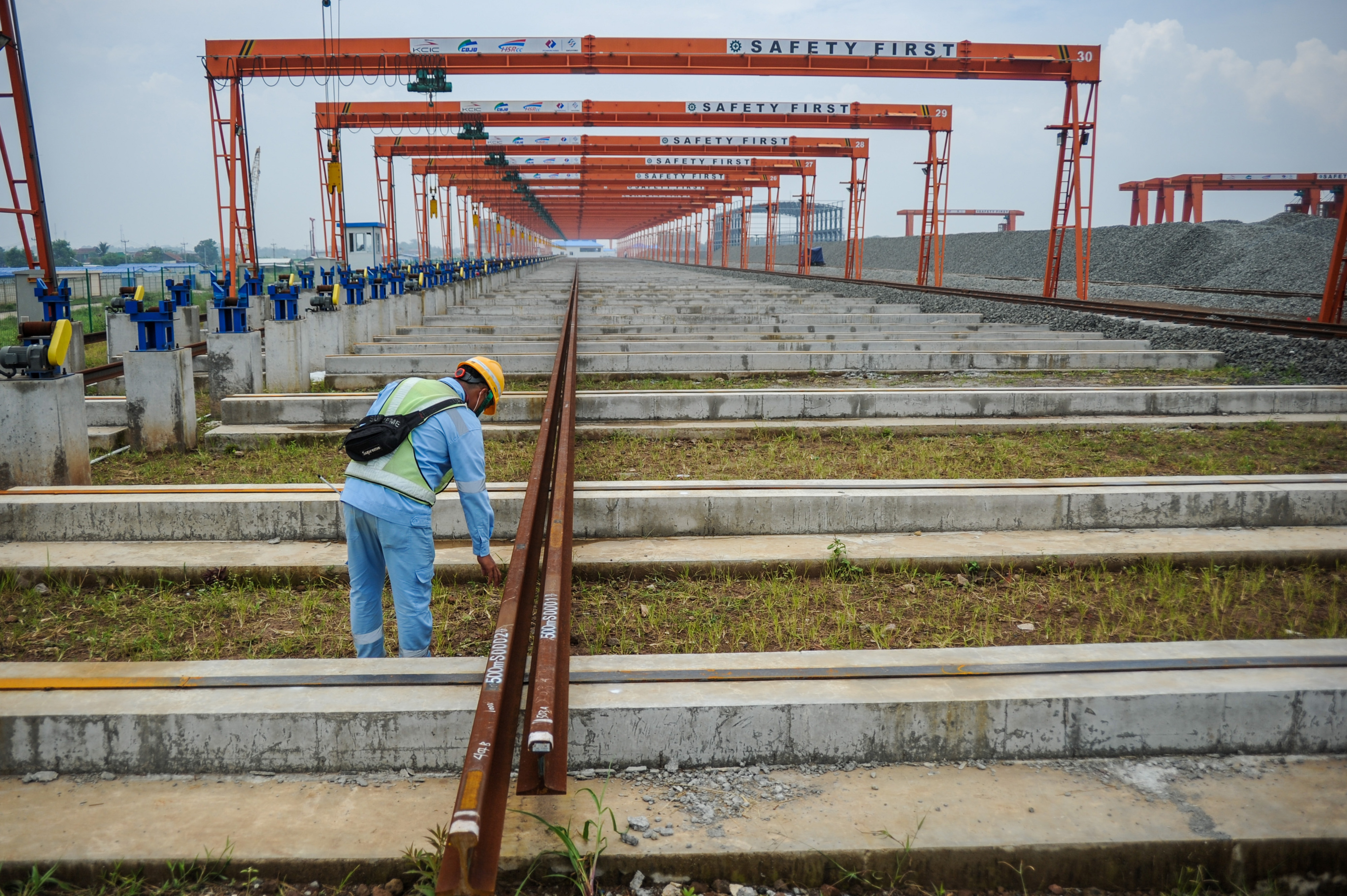 Lokasi pembangunan Kereta Api Cepat Jakarta-Bandung di Kecamatan Tegalluar, Kabupaten Bandung.