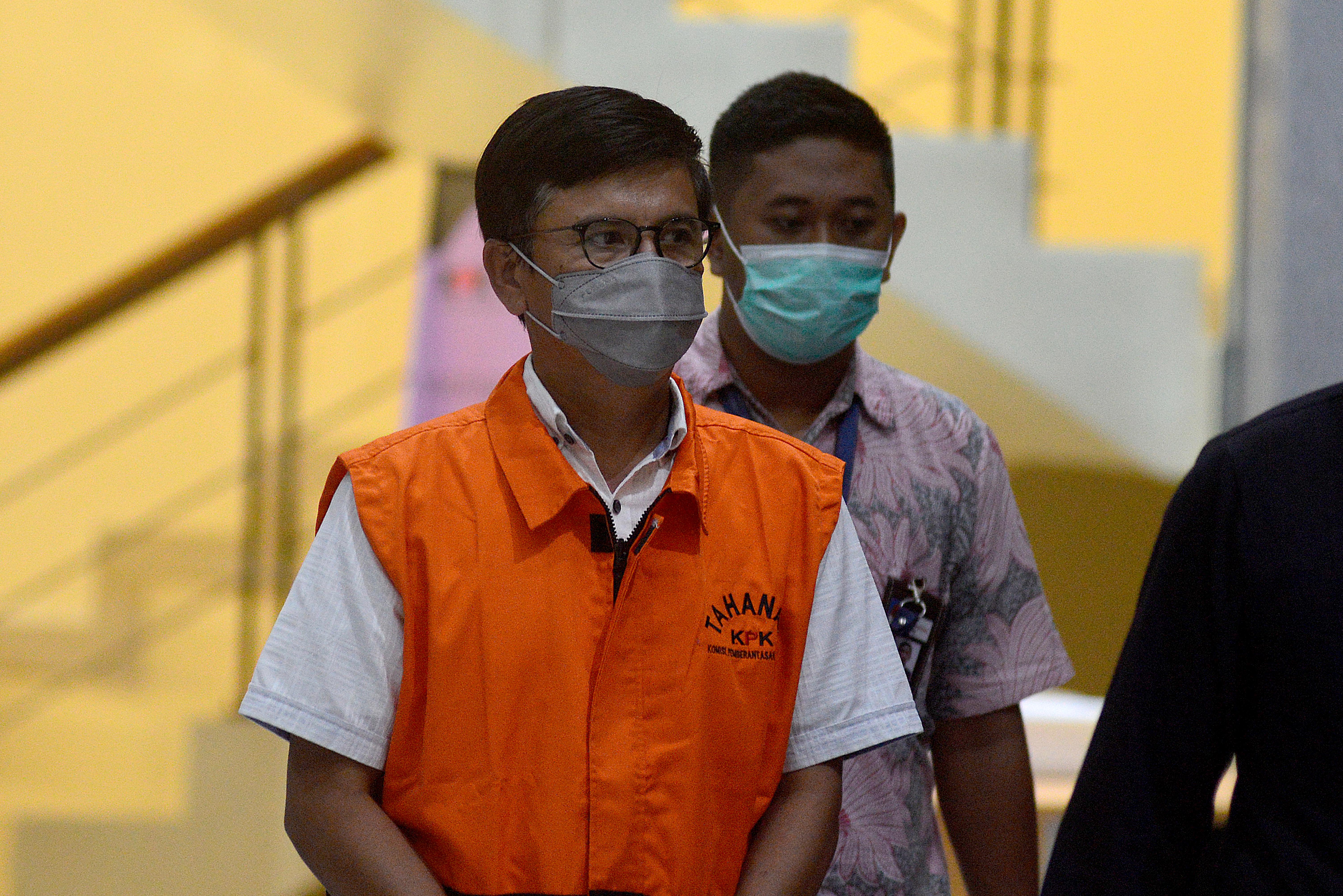 Dirut Sarana Jaya nonaktif Yoory Corneles Pinontoan seusai diperiksa di gedung KPK.