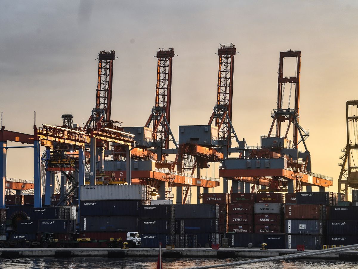 Neraca Dagang Indonesia Surplus 12 Bulan Berturut-turut