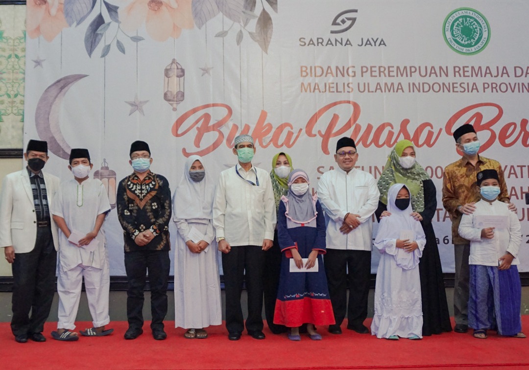 Sarana Jaya bersama MUI DKI, Baznasi DKI Jakarta serta Bank DKI Syariah menggelar buka bersama dan santunan kepada 100 anak yatim.