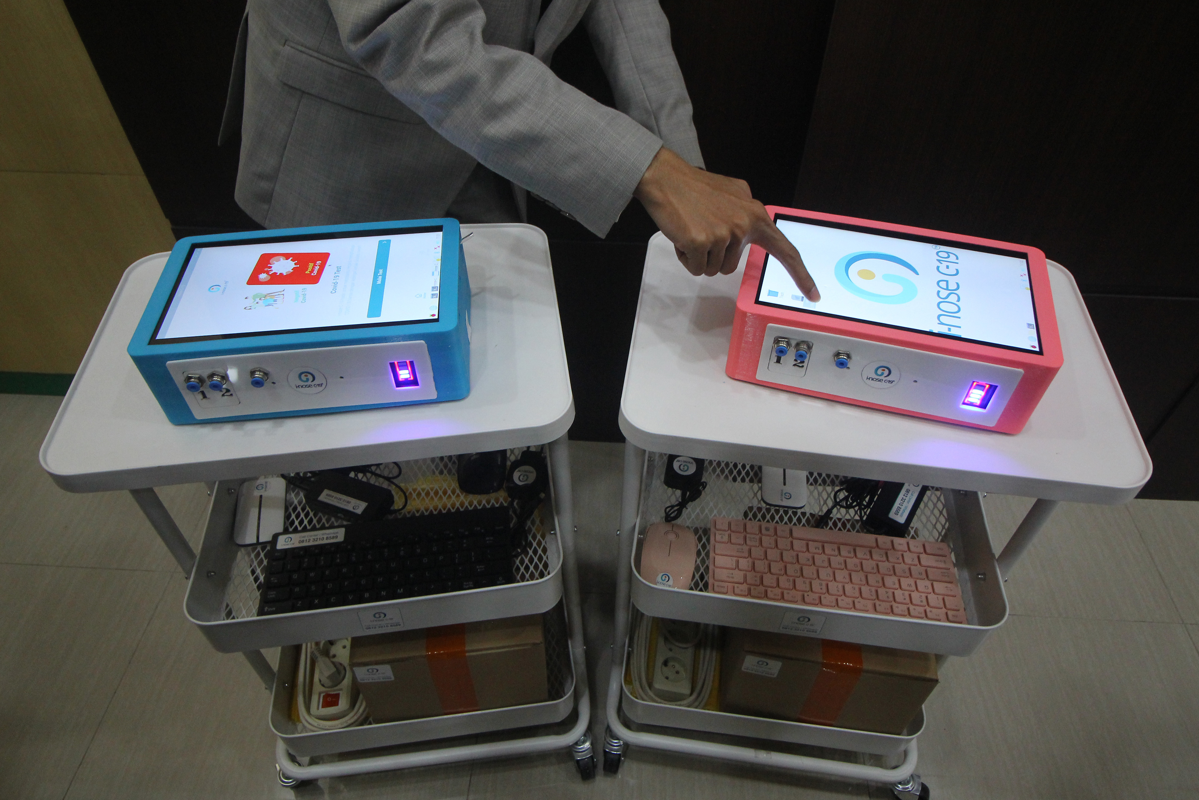  I-nose C-19 merupakan inovasi teknologi berbasis kecerdasan buatan untuk mendeteksi covid-19 dari bau ketiak buat ITS.