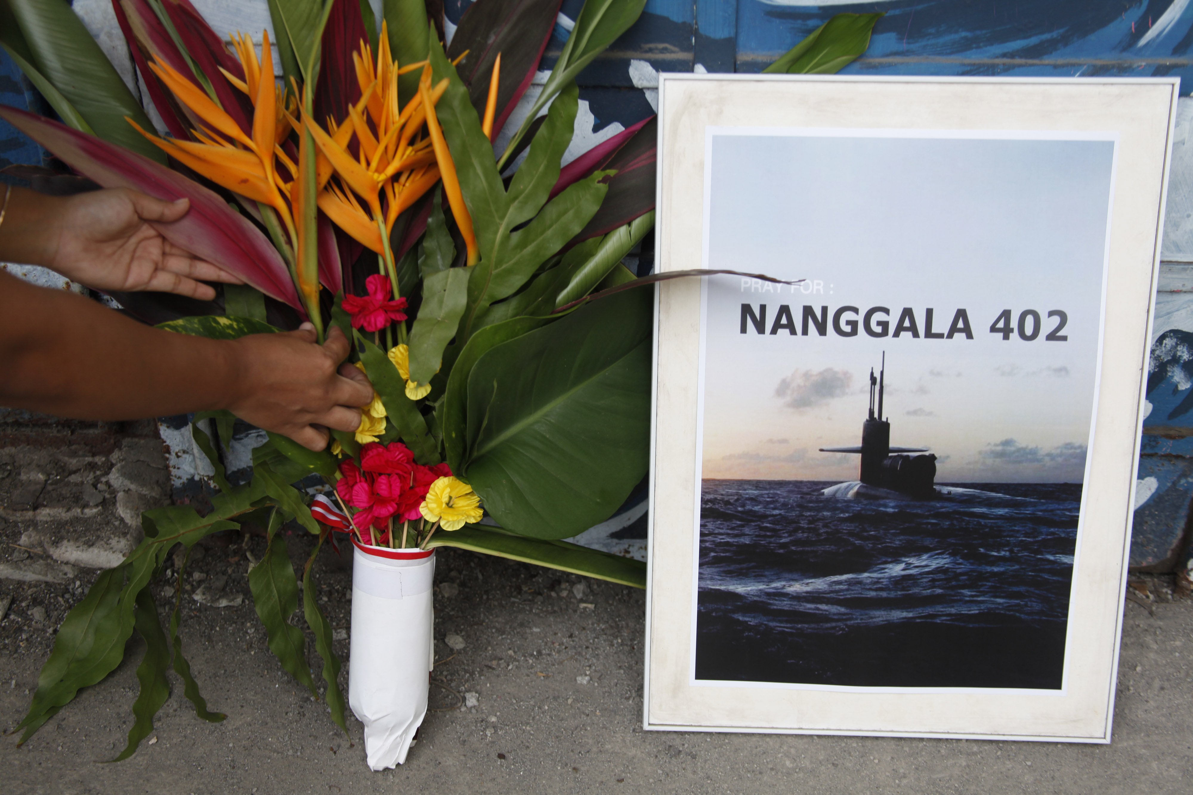 Bangkai kapal selam KRI Nanggala-402 yang tenggelam di perairan Bali akan dievakuasi TNI AL bersama Tiongkok.