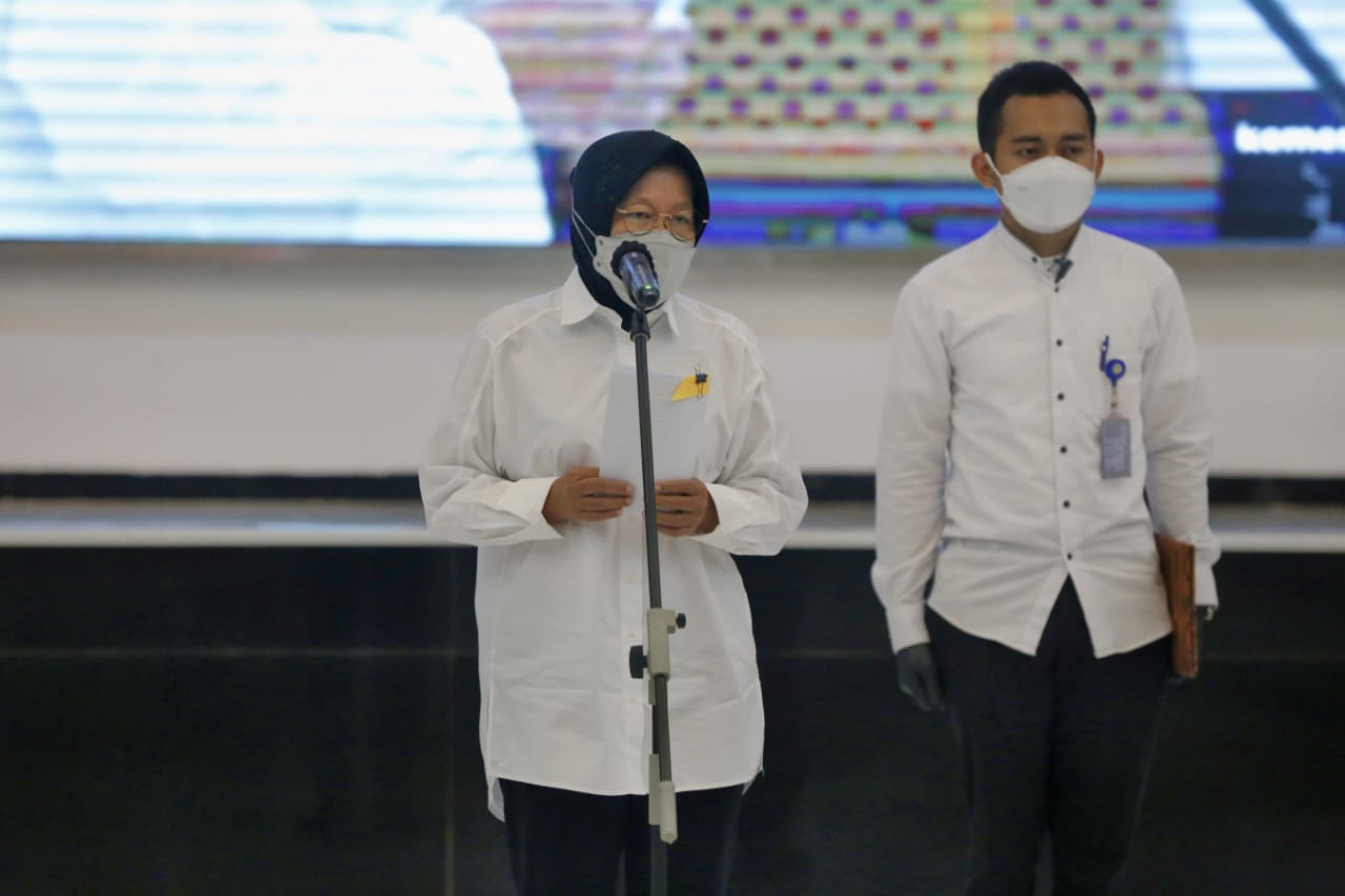 Mensos Tri Rismaharini meminta segenap pegawai di Kementerian Sosial untuk menegakkan disiplin dan menjaga integritas.