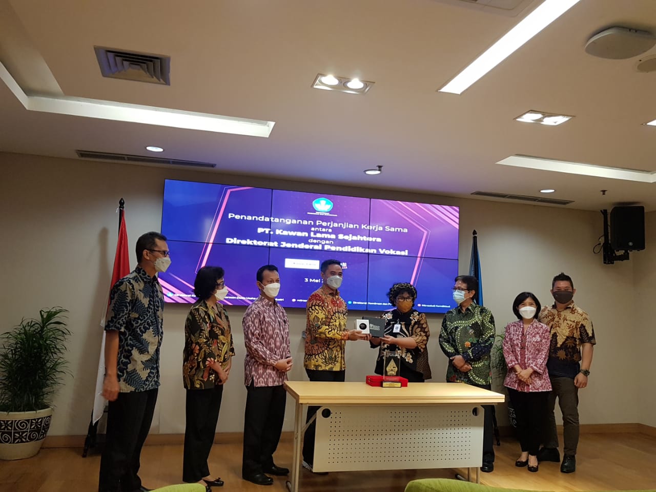 Acara penandatanganan dokumen perjanjian kerja sama antara Ditjen Pendidikan Vokasi dengan PT Kawan Lama Sejahtera.