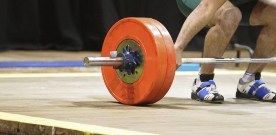 Lifter Rizki JUniansyah Raih 3 Emas & Pecahkan Rekor Dunia Junior