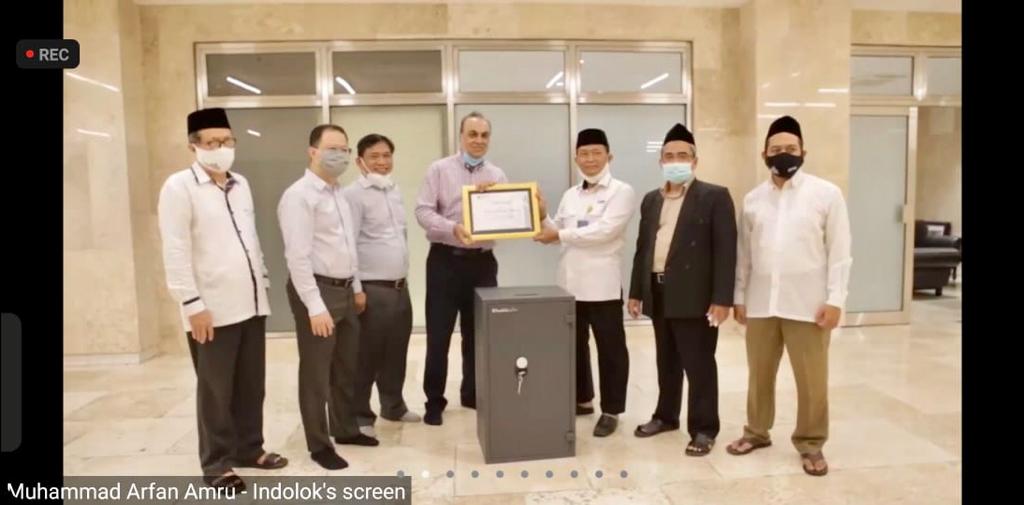 Pengurus Masjid Istiqlal menggunakan teknologi Aslam Safes. 