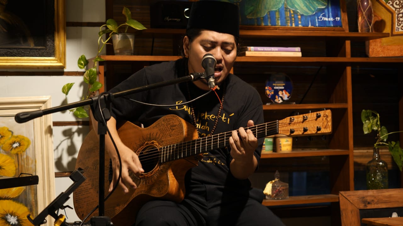 Sastro Adi, salah satu anggota Power Metal