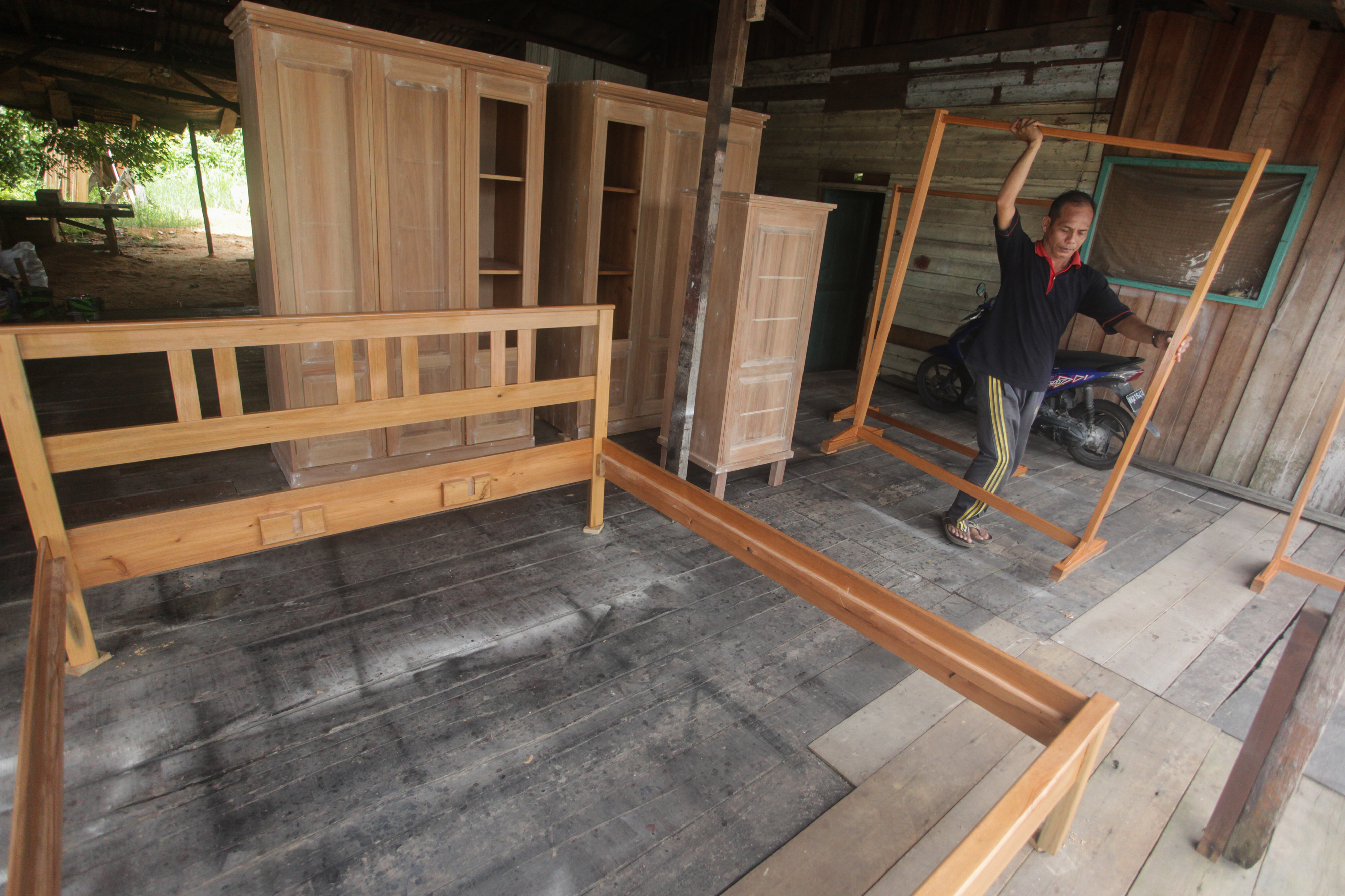 Pelaku industri furniture di Palangkaraya, kalimantan Tengah