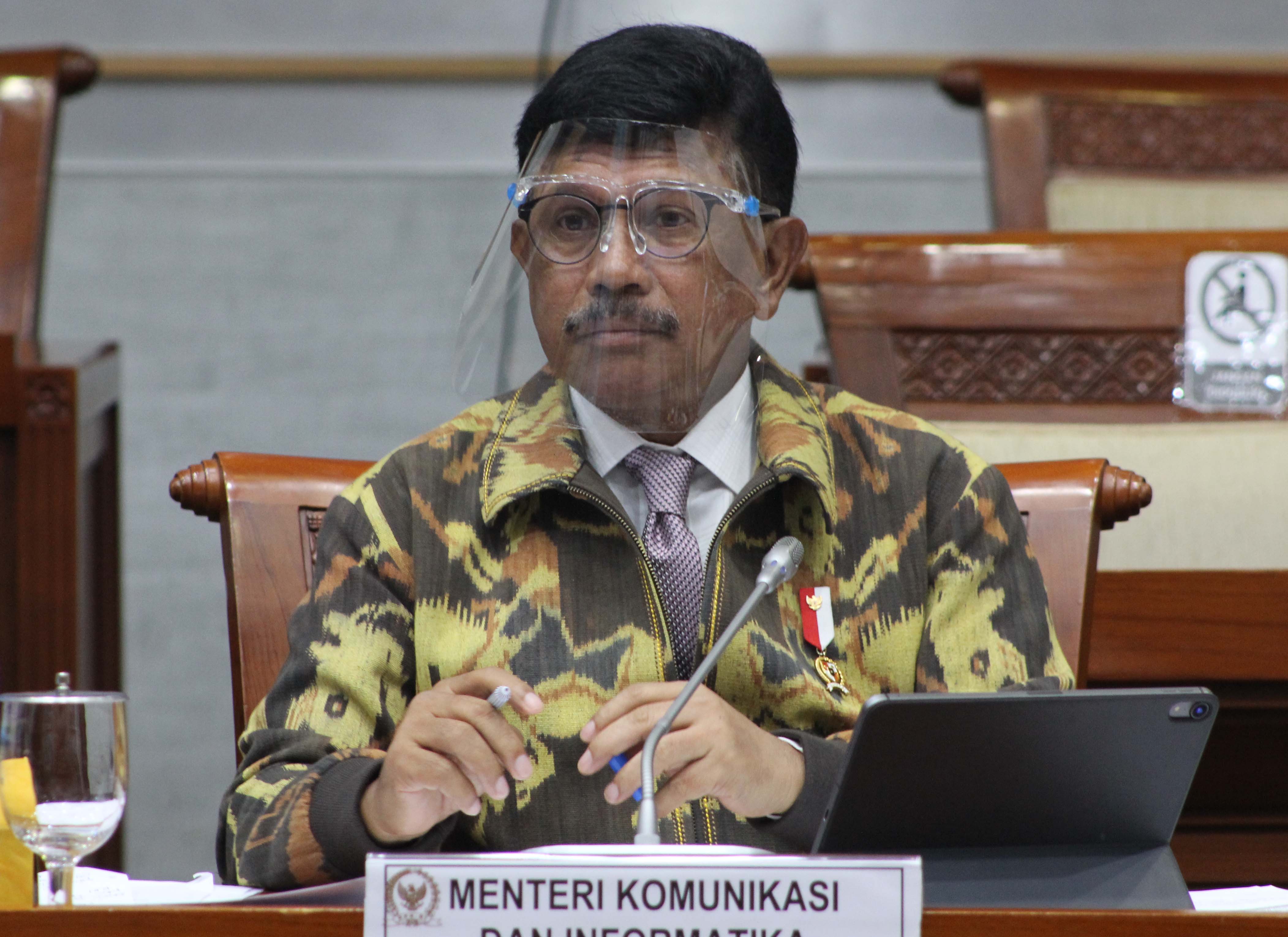 Menkominfo Johnny G. Plate saat mengikuti rapat kerja dengan Komisi I DPR RI.