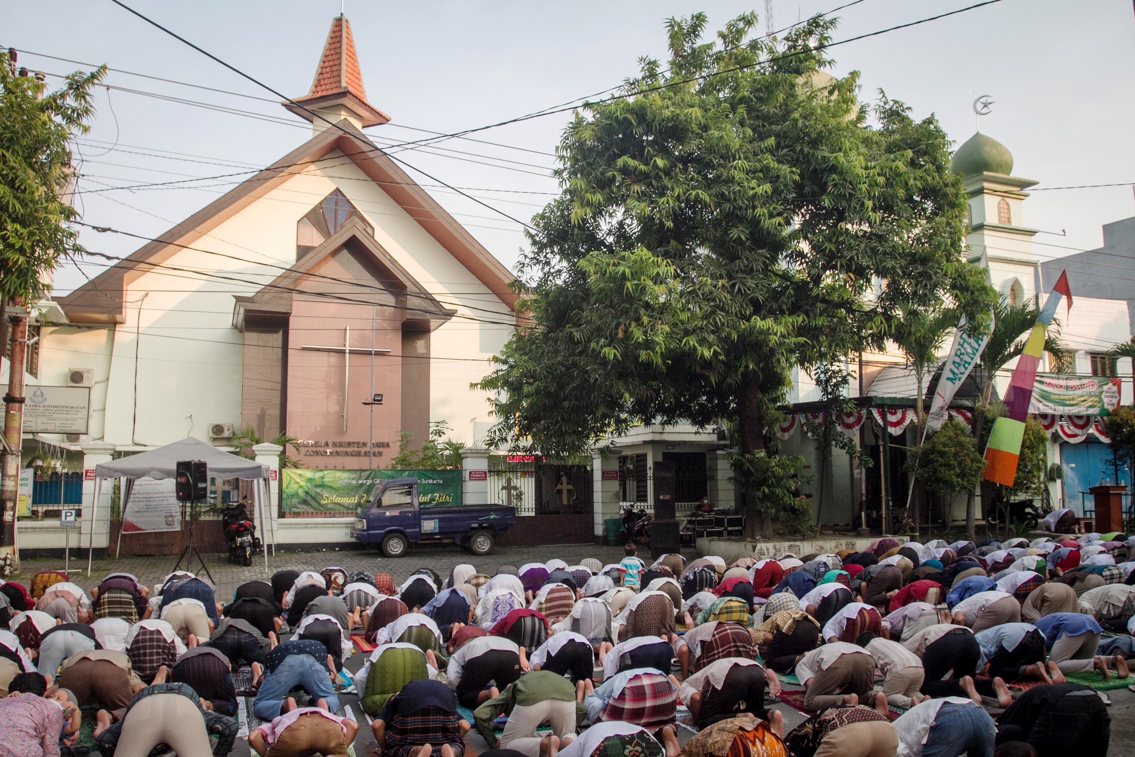 Idul Fitri dan Kenaikan Isa Almasih Berbarengan, Ganjar:Ini Berkah
