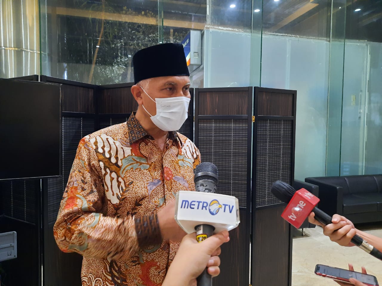 Gubernur Sumatra Barat Mahyeldi Ansharullah menemui Menko Maritim dan Investasi Luhut Binsar Pandjaitan, di kantor Kemenko Marives, Selasa.