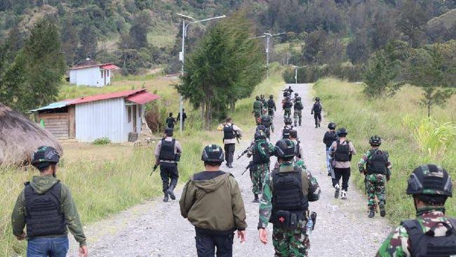 Gerebek Honai KKB Papua, TNI-Polri Amankan Dokumen OPM           