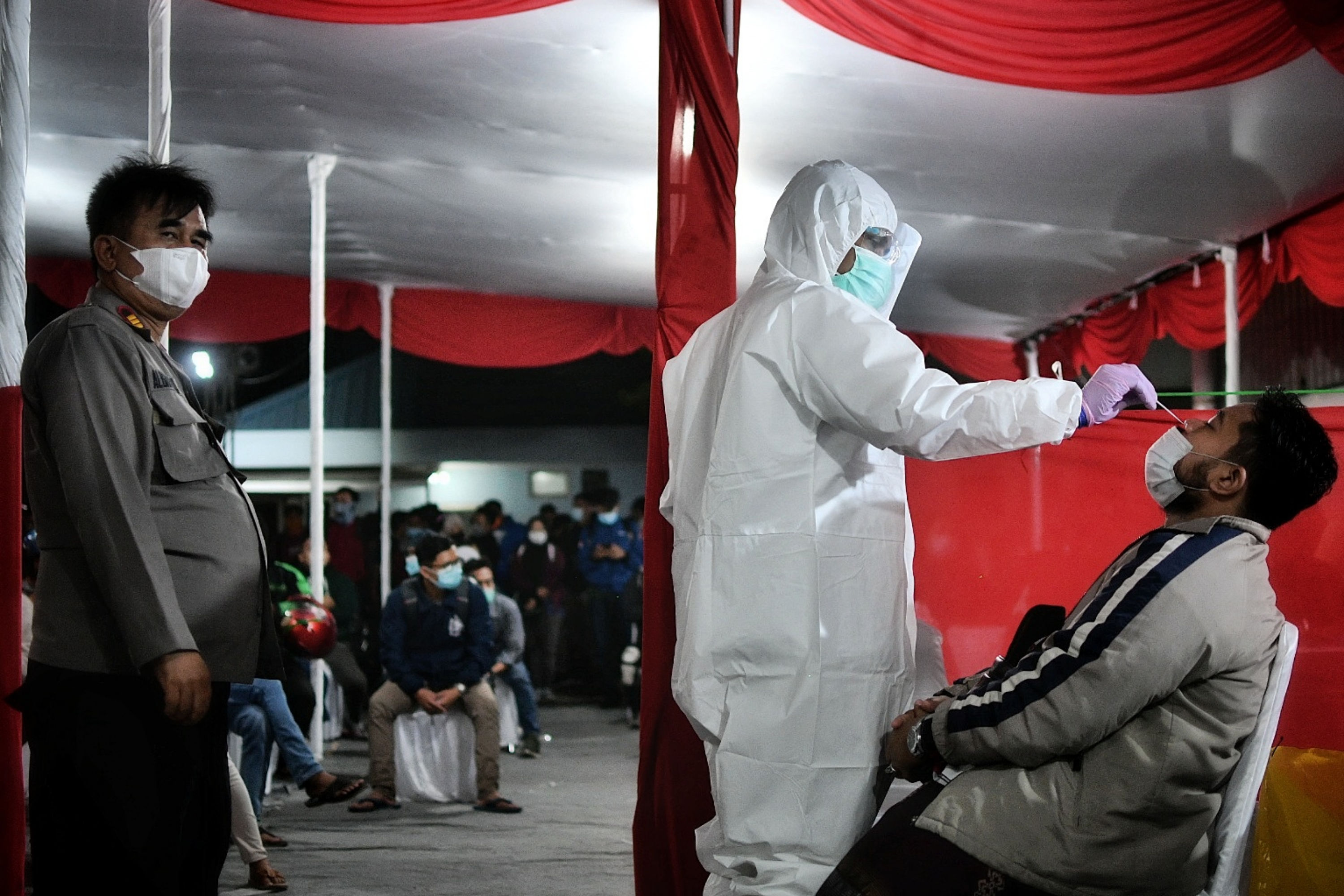 Tes antigen di pos penyekatan