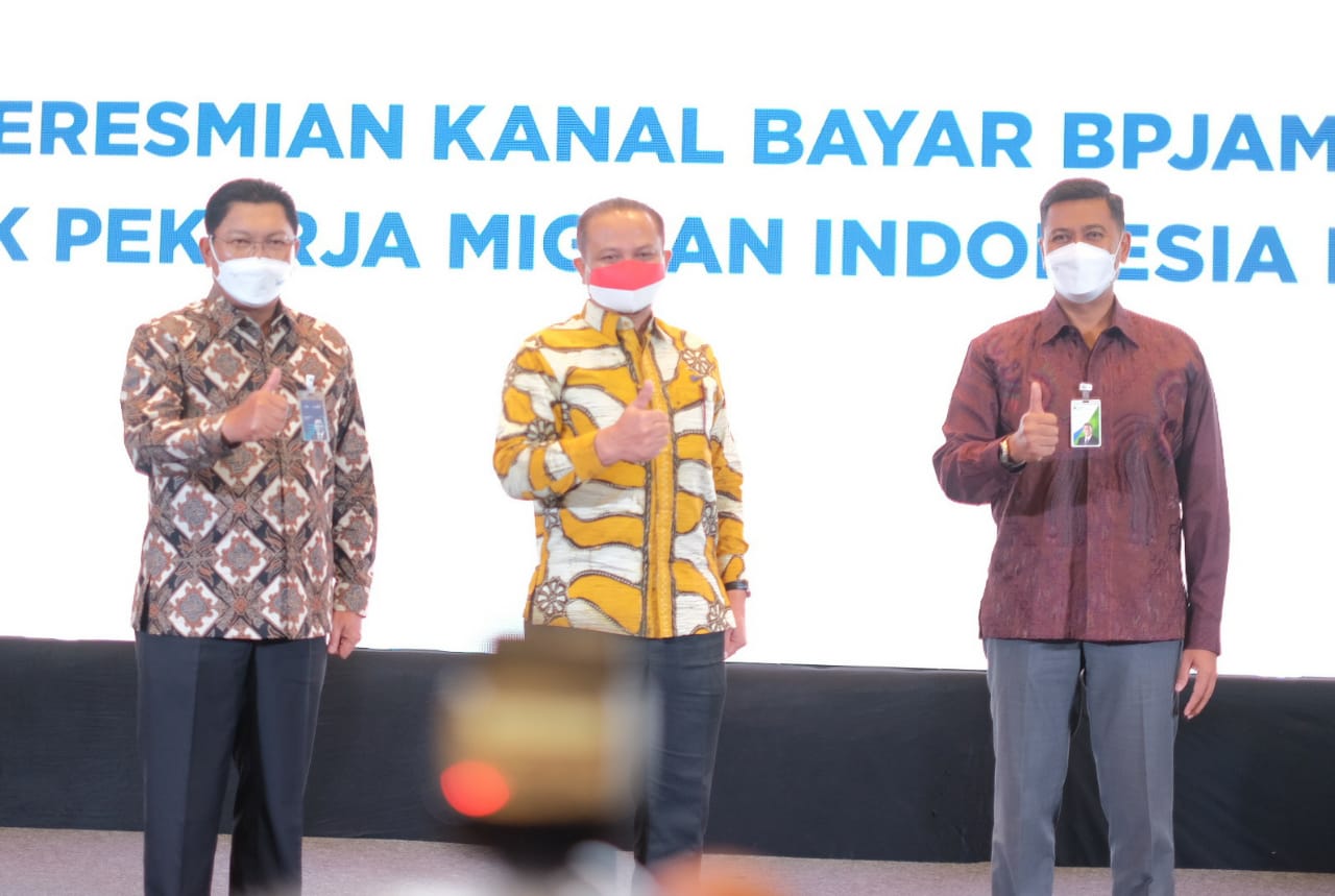 Peresmian pembukaan kanal bayar melalui Mandiri International Remittance di Plaza BPJAMSOSTEK, Jakarta, Kamis, (27/5). 