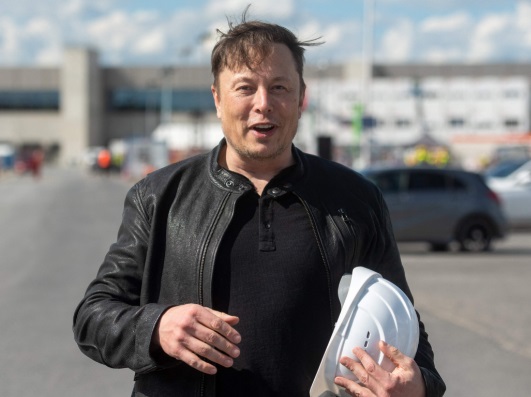 Elon Musk mengatakan akan menjual seluruh Bitcoinnya karena menurutnya proses pembuatan mata uang kripto menghasilkan banyak emisi karbon.