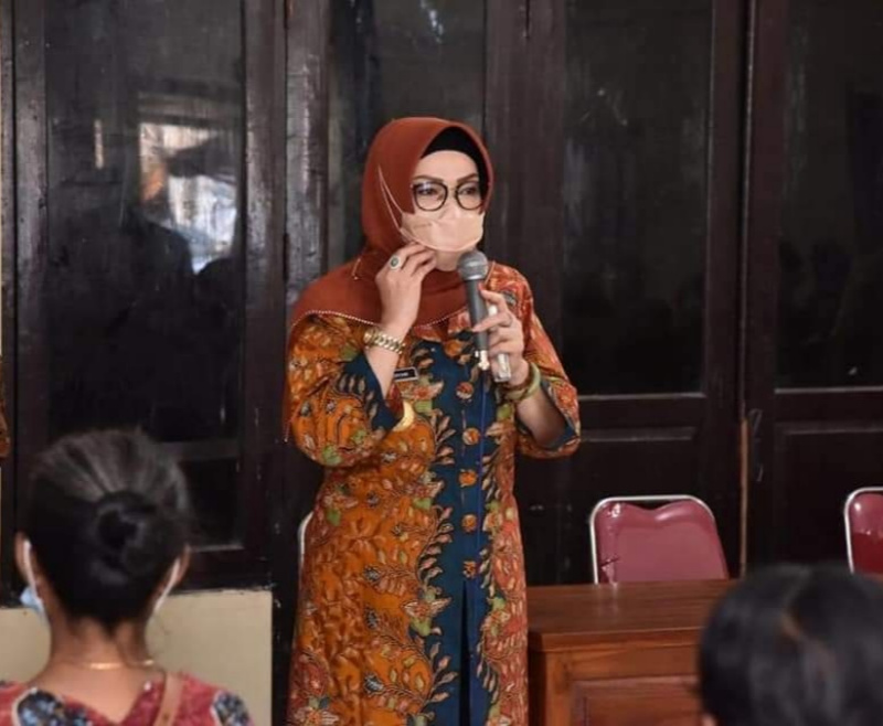 Bupati  Sukoharjo Etik Suryadi 