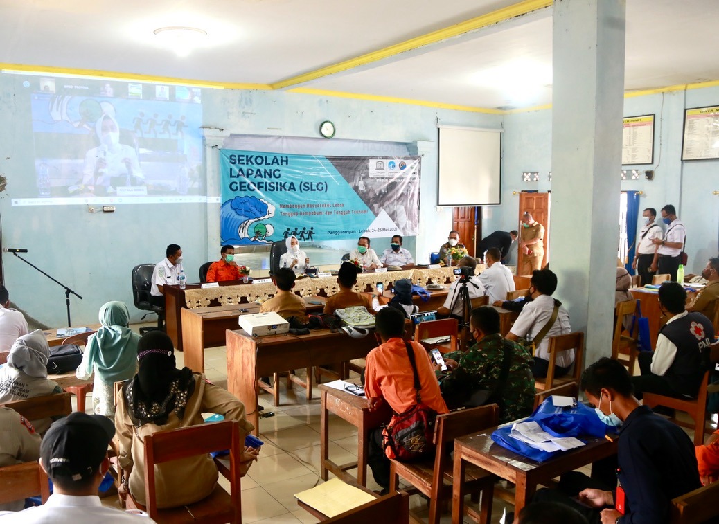 Salah satu kegiatan sekolah pelatihan mitigasi bencana yang diadakan BMKG.