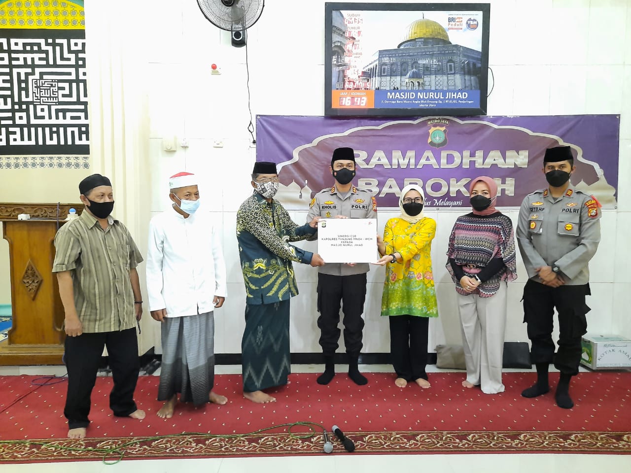 Polres Pelabuhan Tanjung Priok membantu proses renovasi masjid