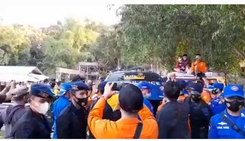 Tim SAR Gabungan kembali menemukan satu jasas penumpang korban perahi terbalik di WKO. Kini tinggal 2 penumpang tersisa yang masih dalam pen