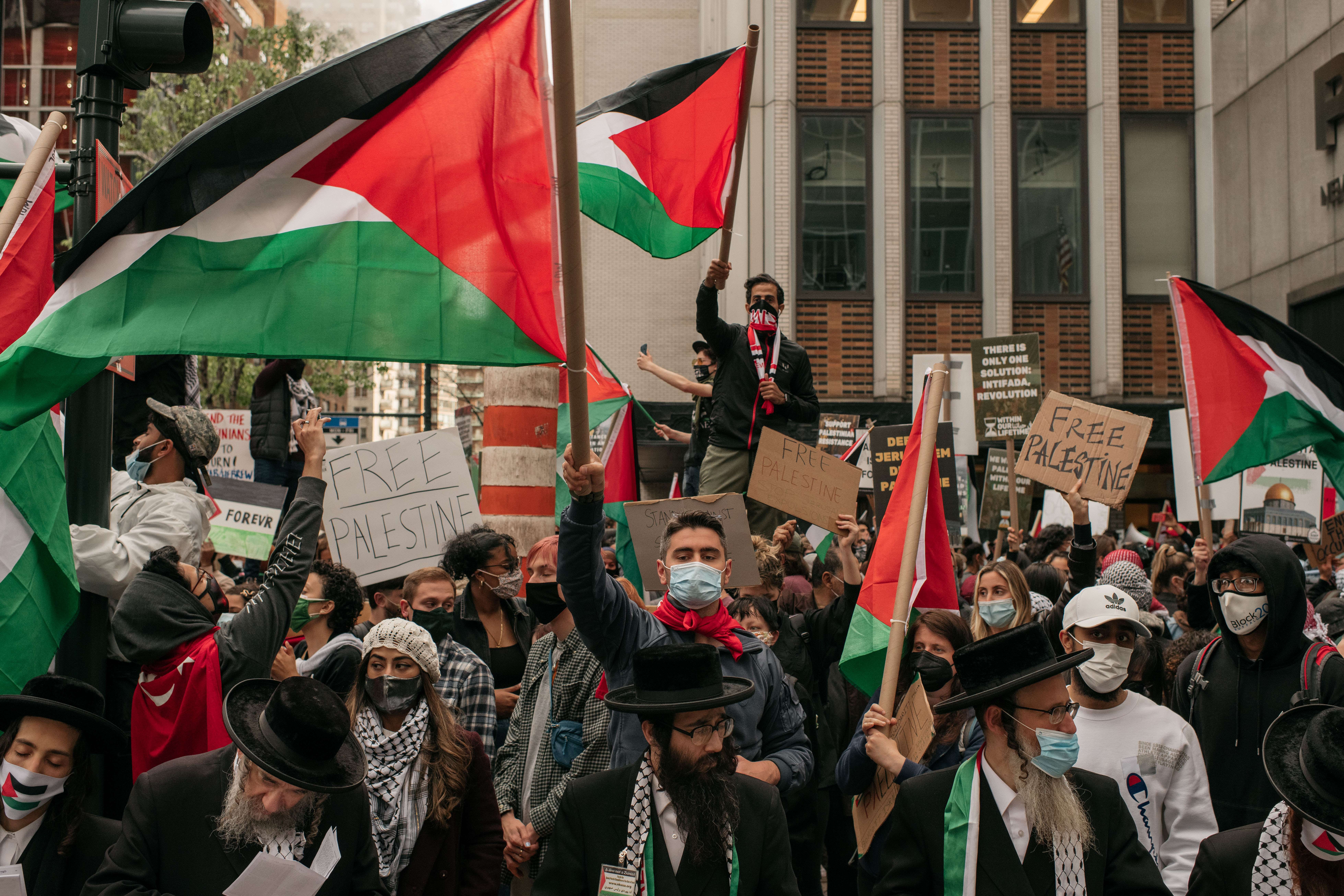 Aksi protes atas agresi Israel terhadap Palestina di New York, AS.