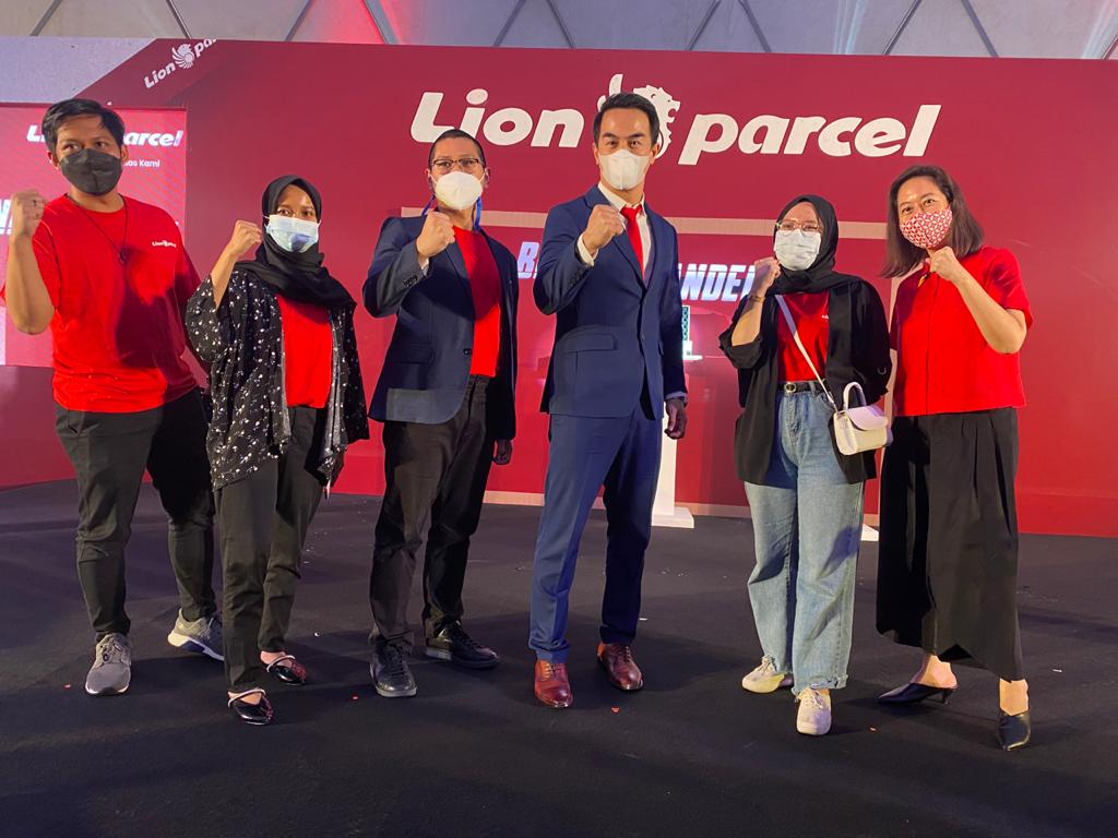 Joe Taslim jadi brand ambassador Lion Parcel