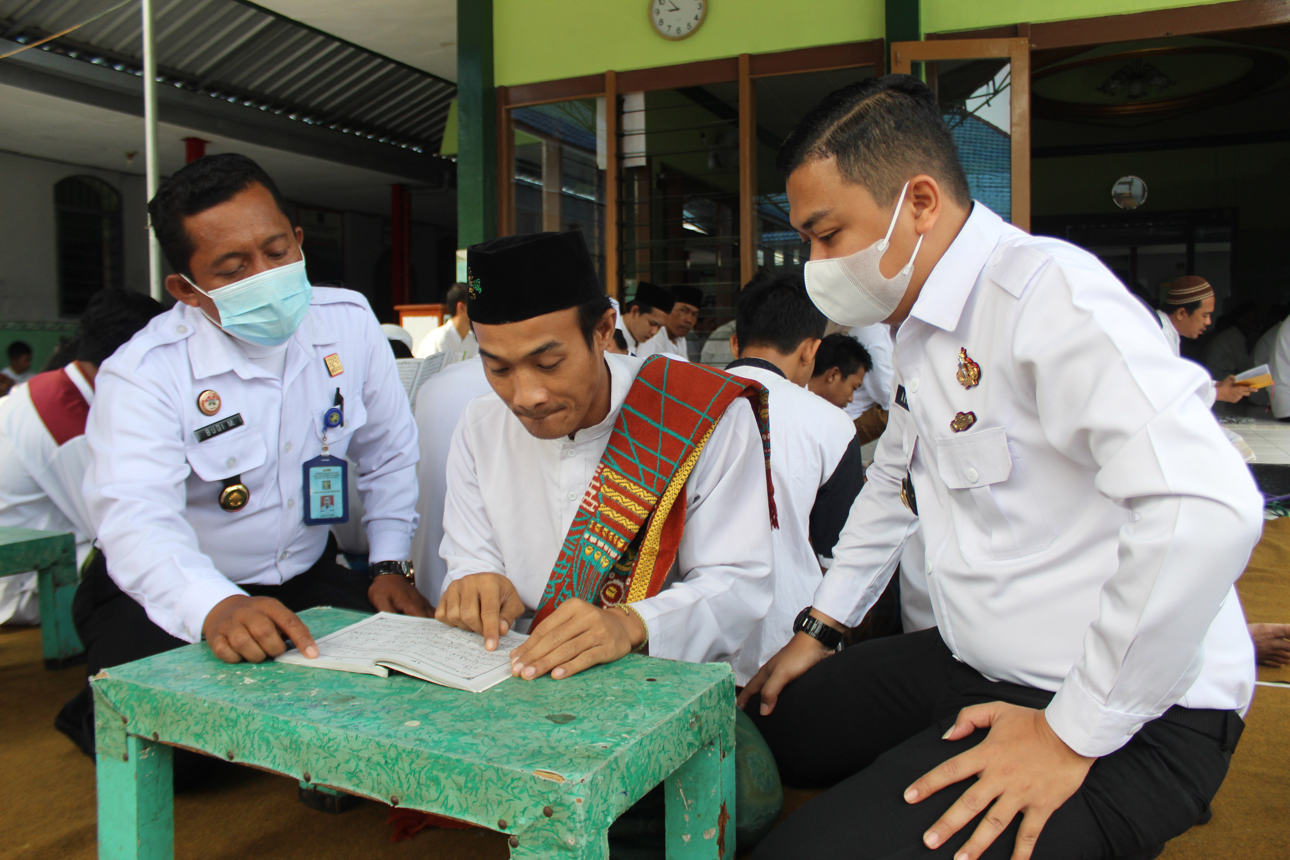 Warga binaan Lapas kelas II B Jombang mengikuti kegiataan keagaaman selama bulan suci Ramadhan di Jatim, Rabu (28/4/2021)