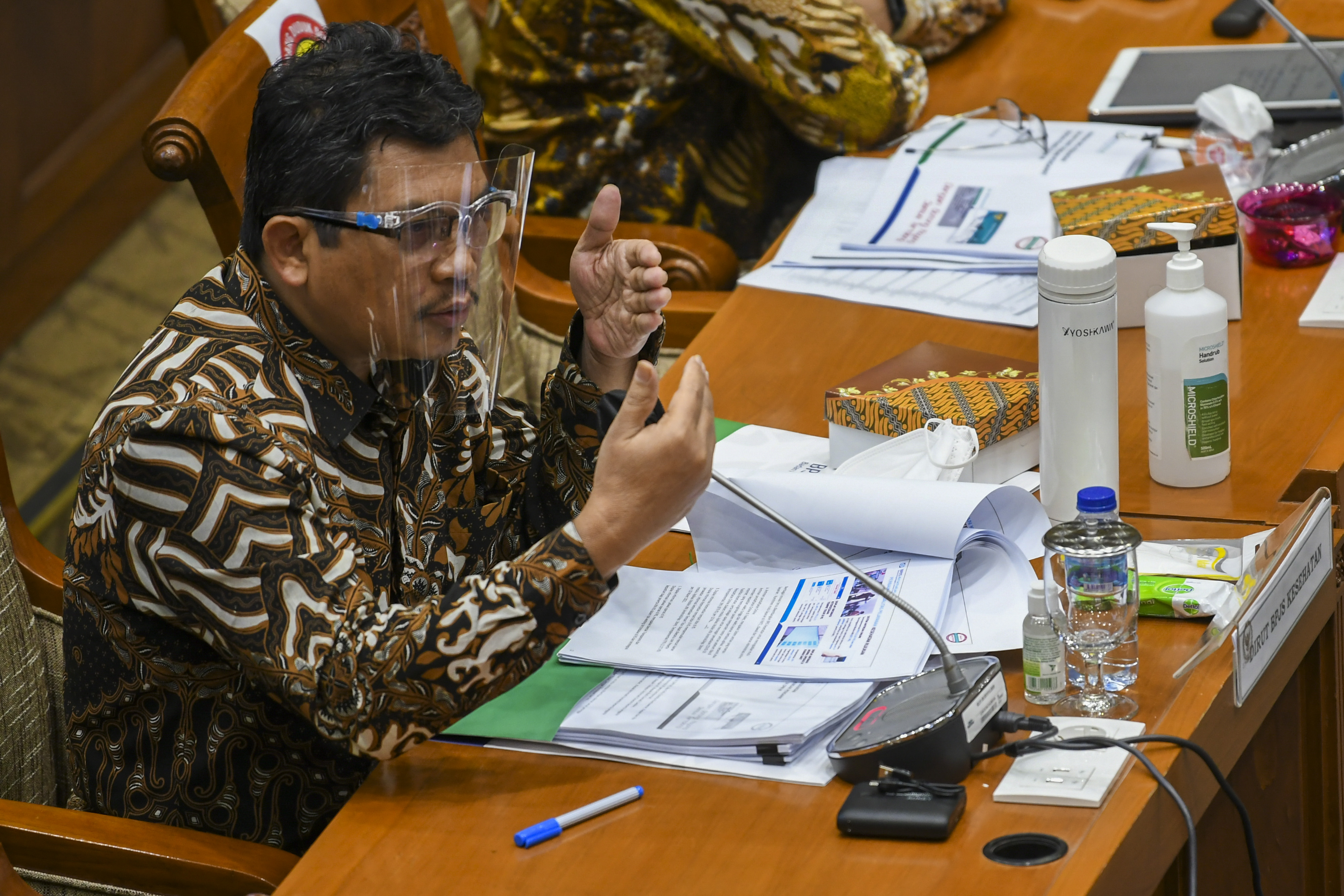 Direktur Utama BPJS Kesehatan Ali Ghufron Mukti saat mengikuti rapat dengan Komisi IX DPR RI.