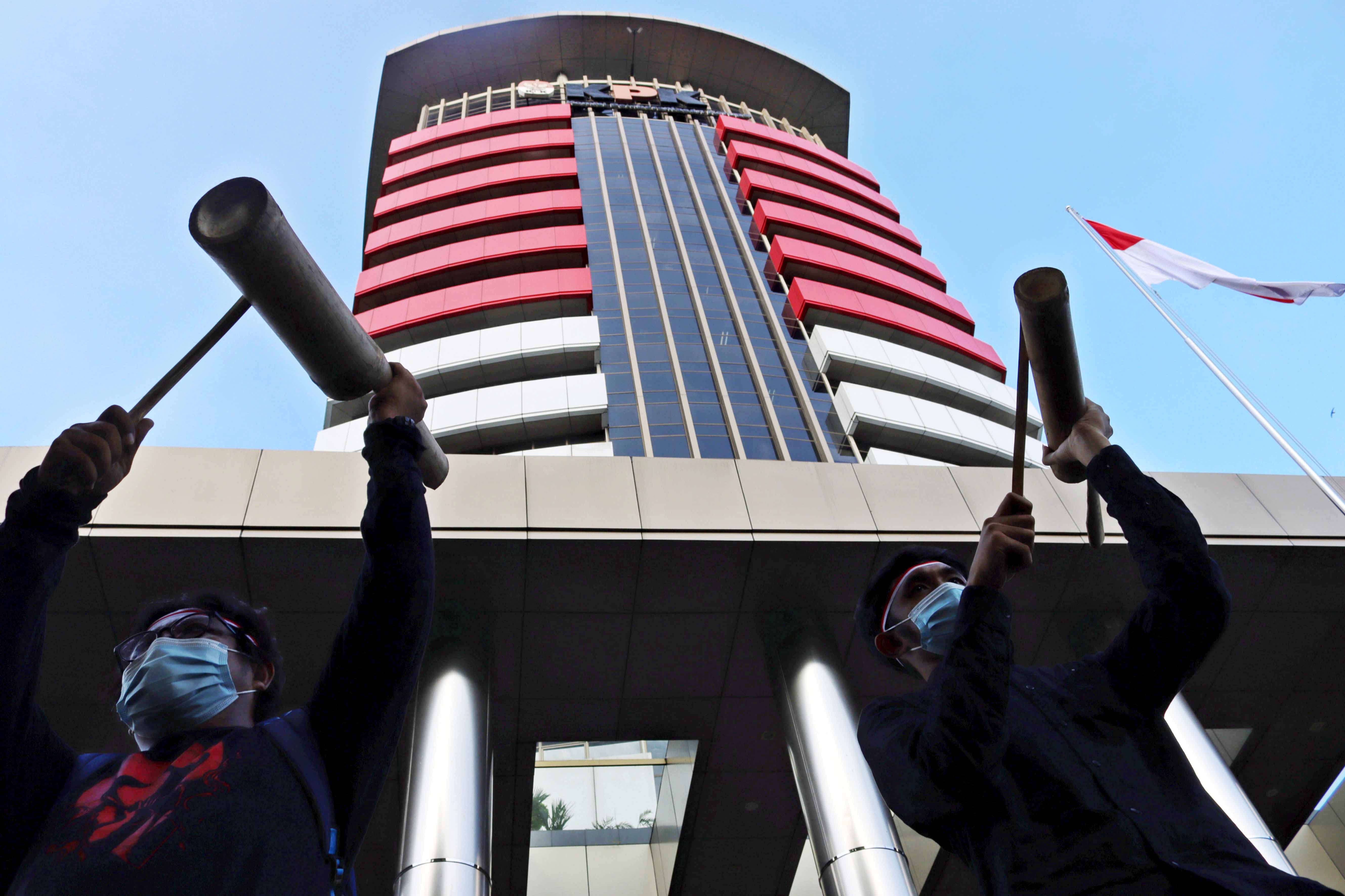 Aksi dukungan terhadap puluhan pegawai KPK yang tidak lolos TWK.