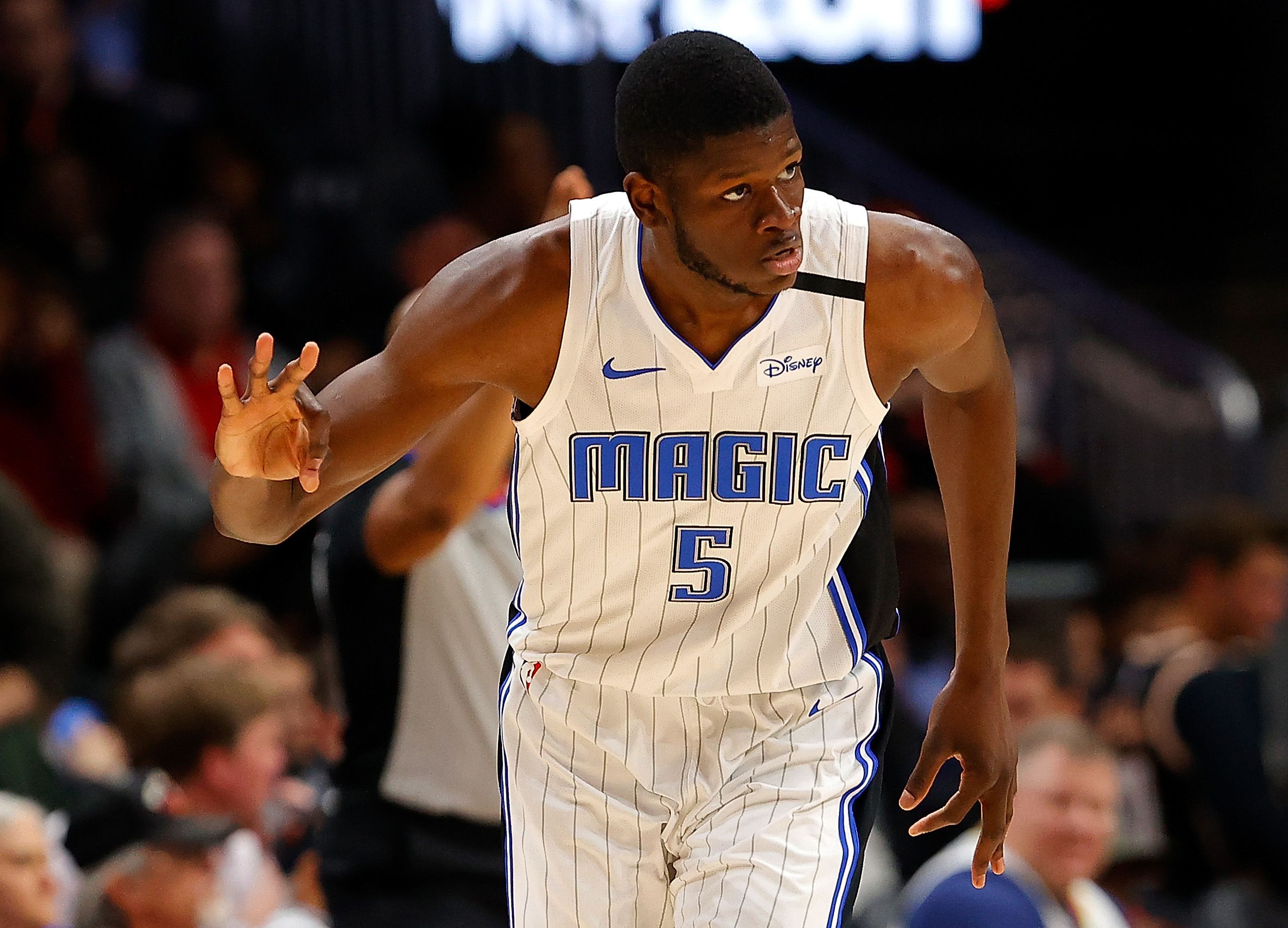 Gaya selebrasi Mo Bamba dari Orlando Magic seusai mencetak tembakan three points.