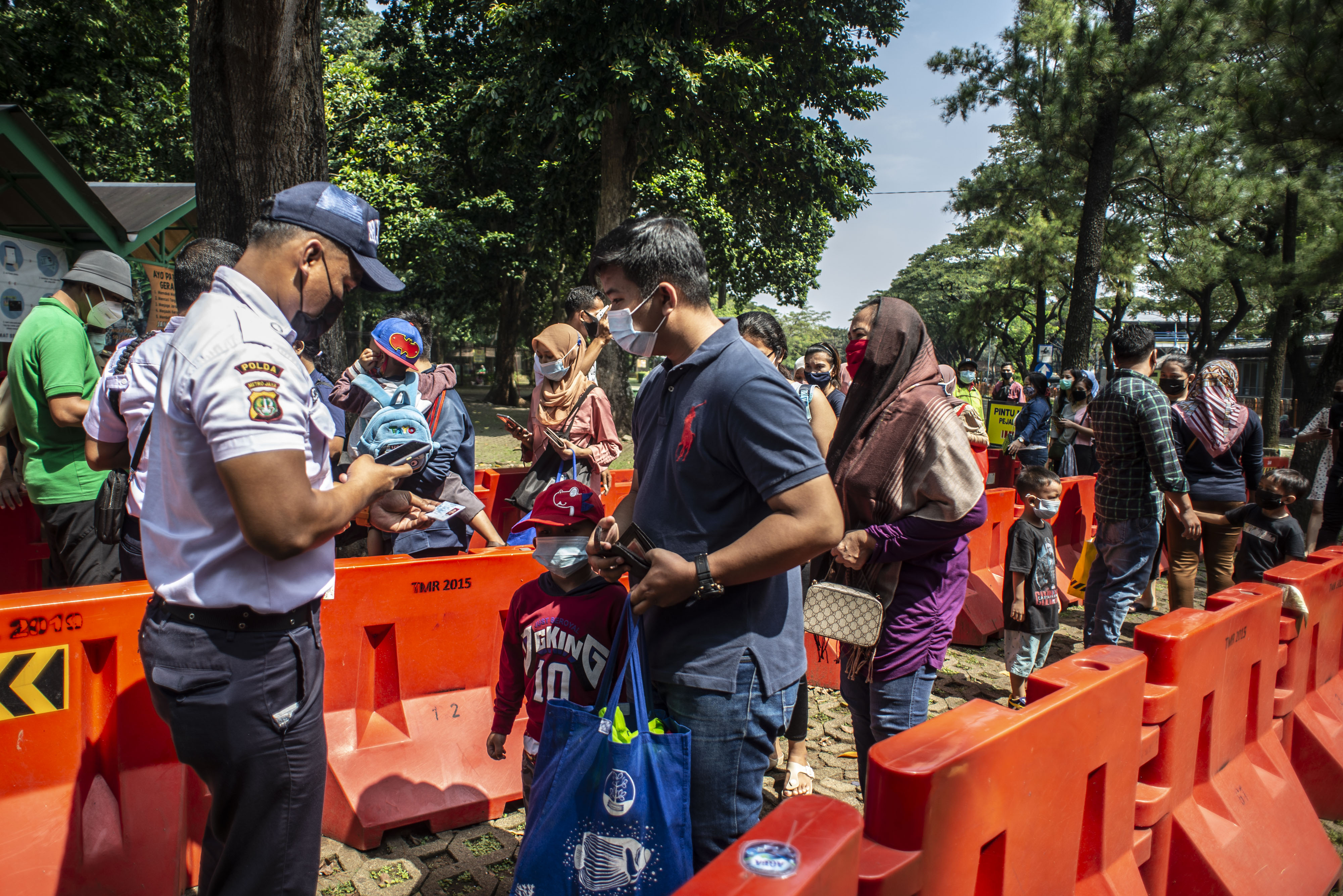 Pengunjung Taman Wisata Ragunan