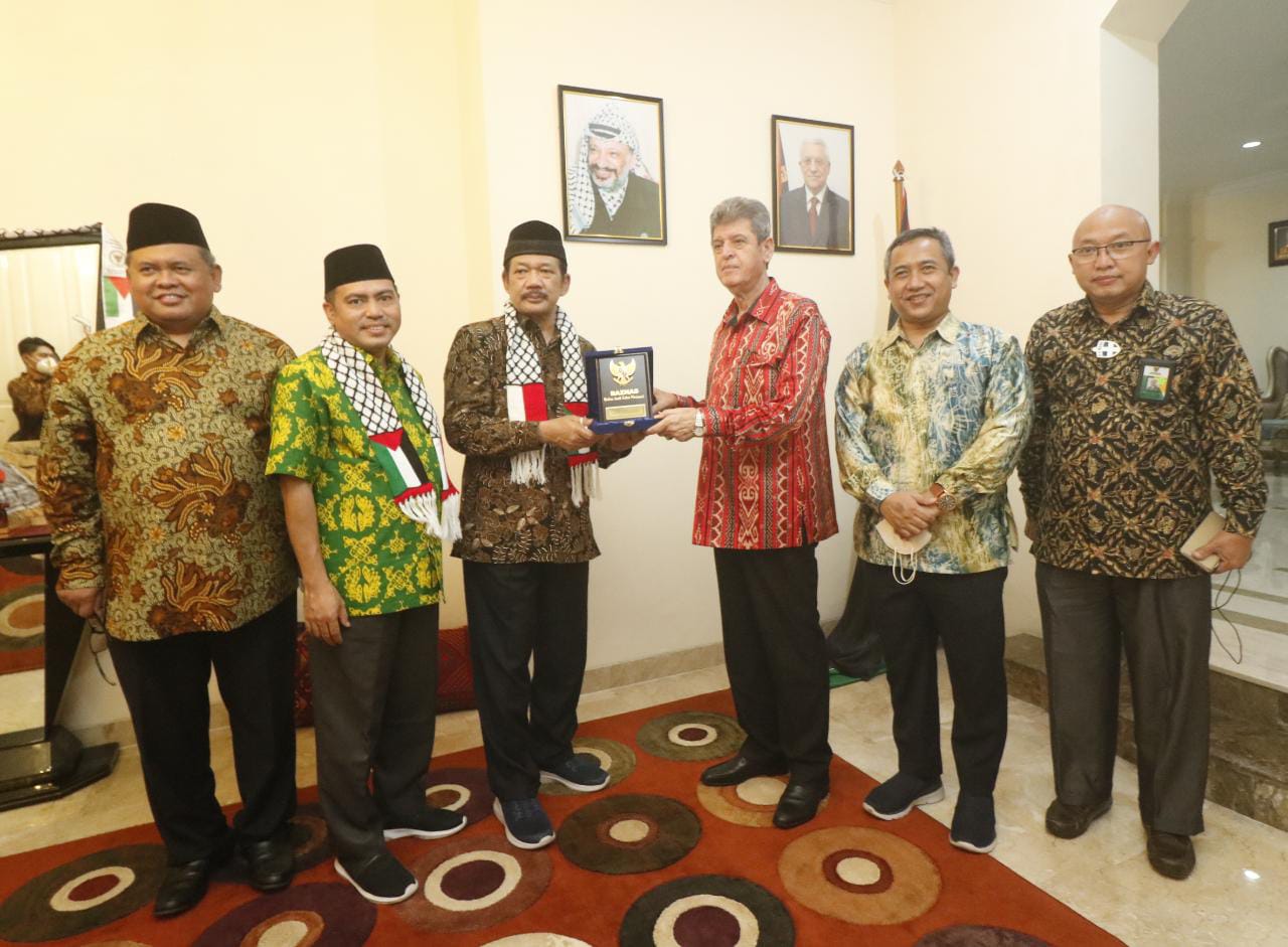 Baznas melakukan audiensi dan silaturahim dengan Duta Besar Palestina untuk Indonesia Zuhair Al-Shun di Kedubes Palestina, Menteng, Jakarta.
