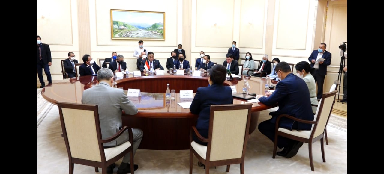 Wakil ketua DPR RI Rahmat Gobel bersama rombongan saat bertemu dengan anggota Parlemen Uzbekistan.