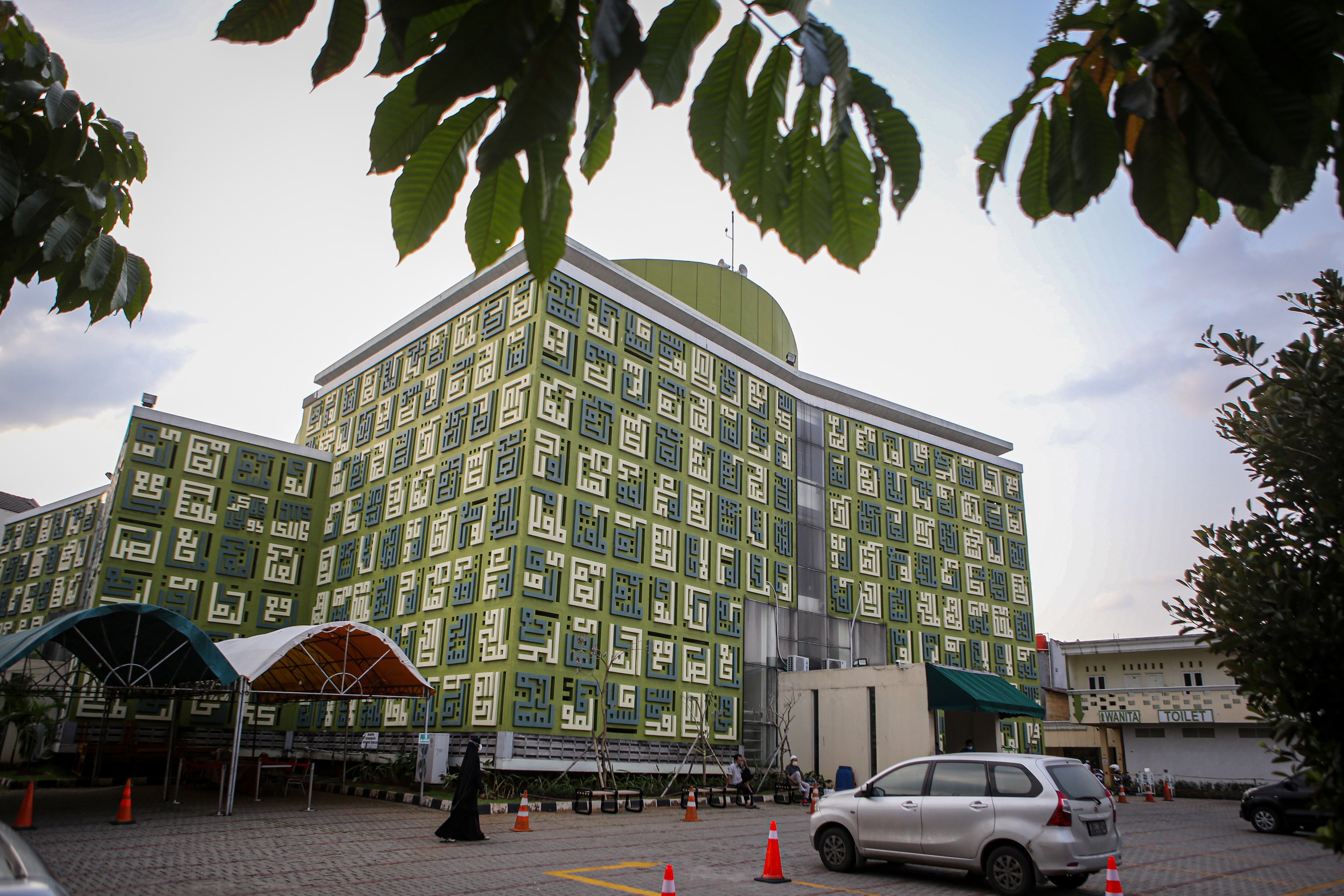 Masjid Asmaul Husna, Kelapa Dua, Kabupaten Tangerang, Banten