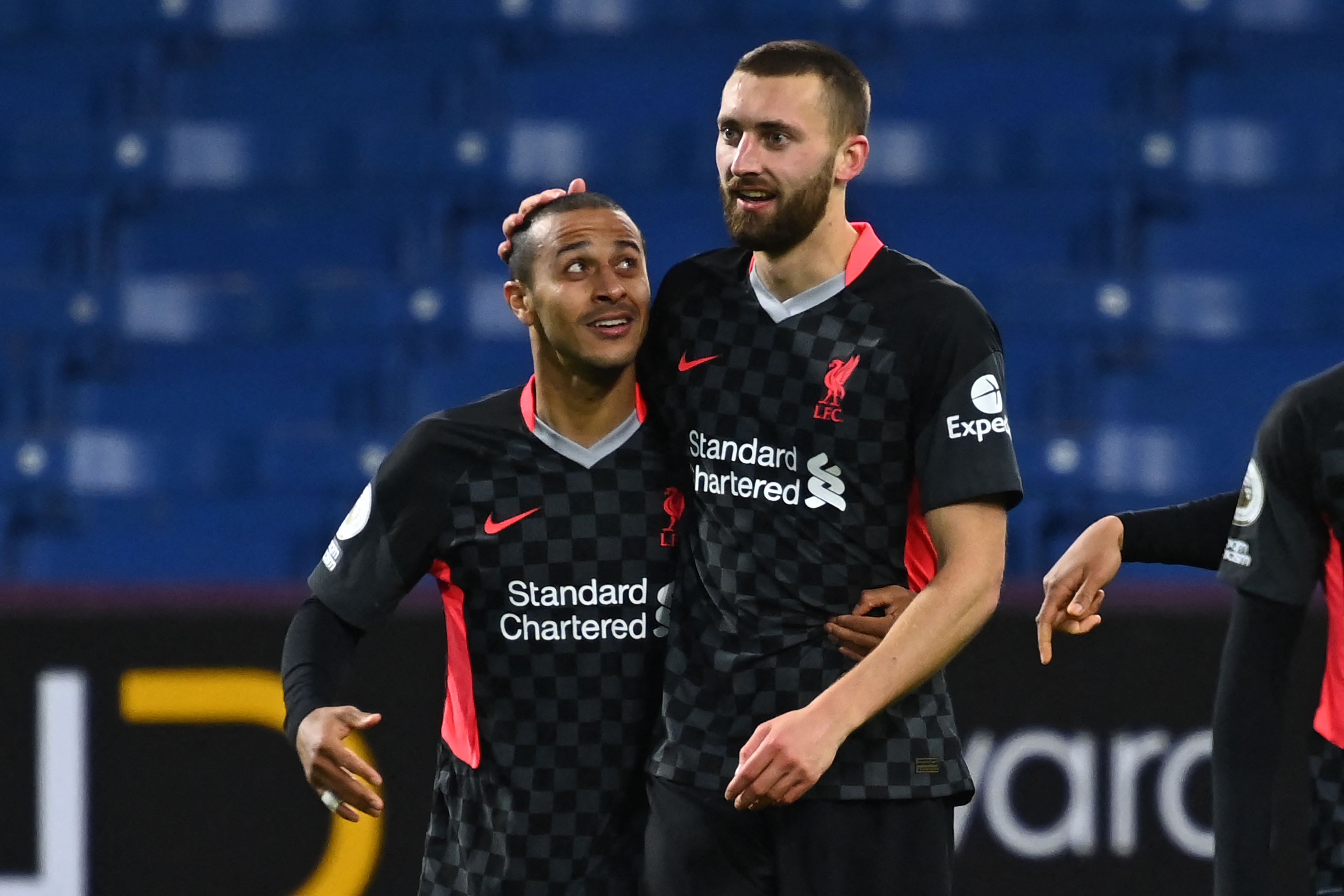 Bek Liverpool Nathaniel Phillips (kanan) melakukan selebrasi usai mencetak gol ke gawang Burnley bersama Thiago Alcantara.