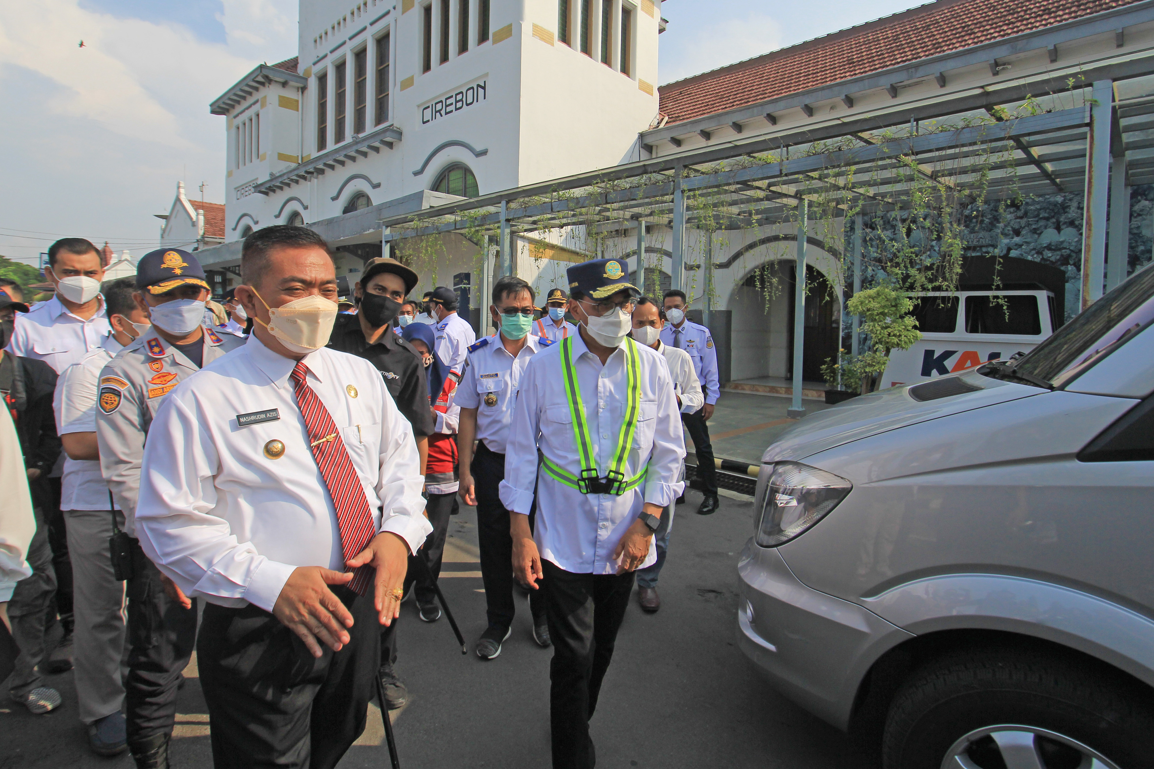 Menhub Budi Karya Sumadi tinjau larangan mudik di Cirebon, Rabu (5/5)