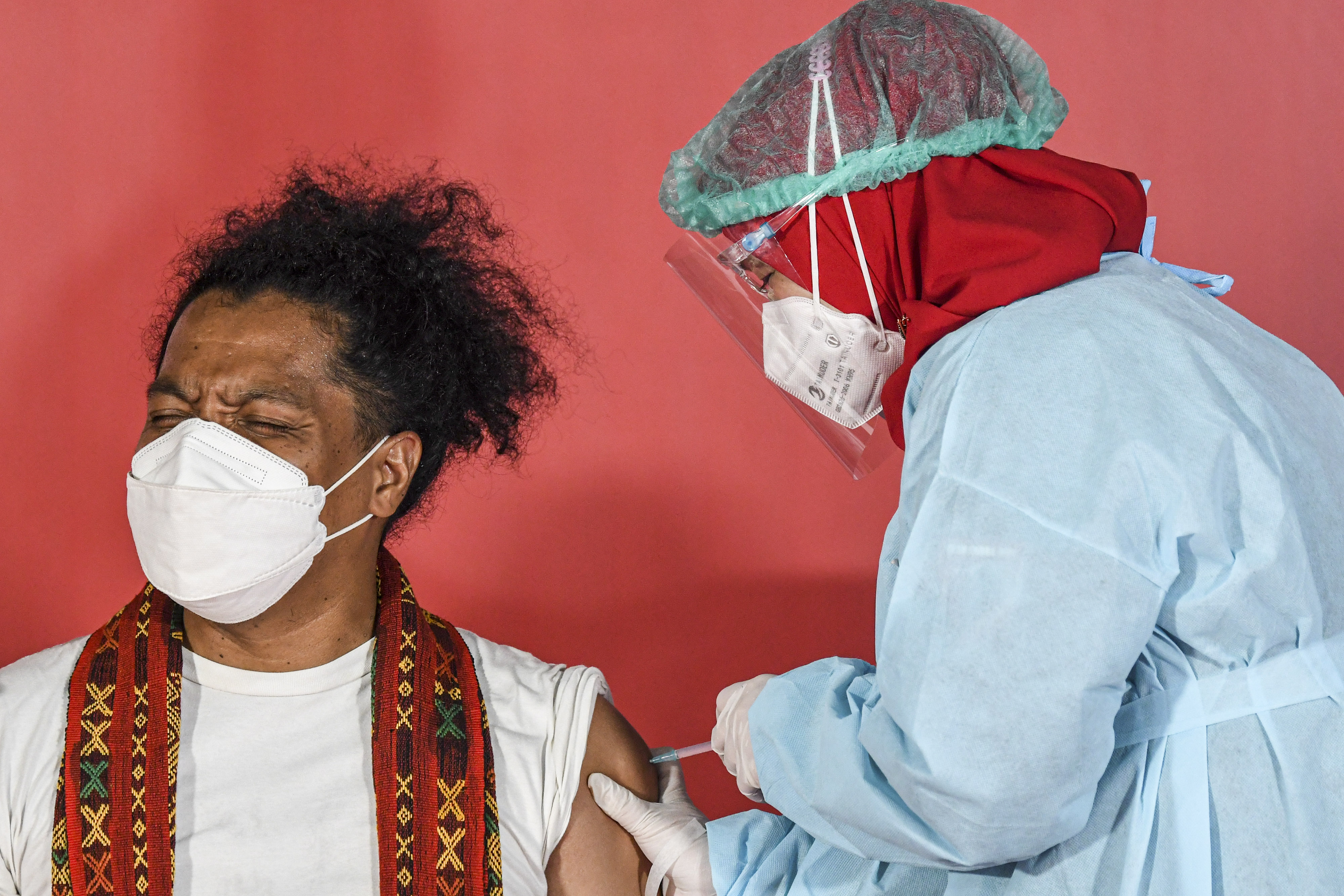 Kemendikbudristek Gelar Vaksinasi Dosis 2 Pelaku Seni & Budayawan