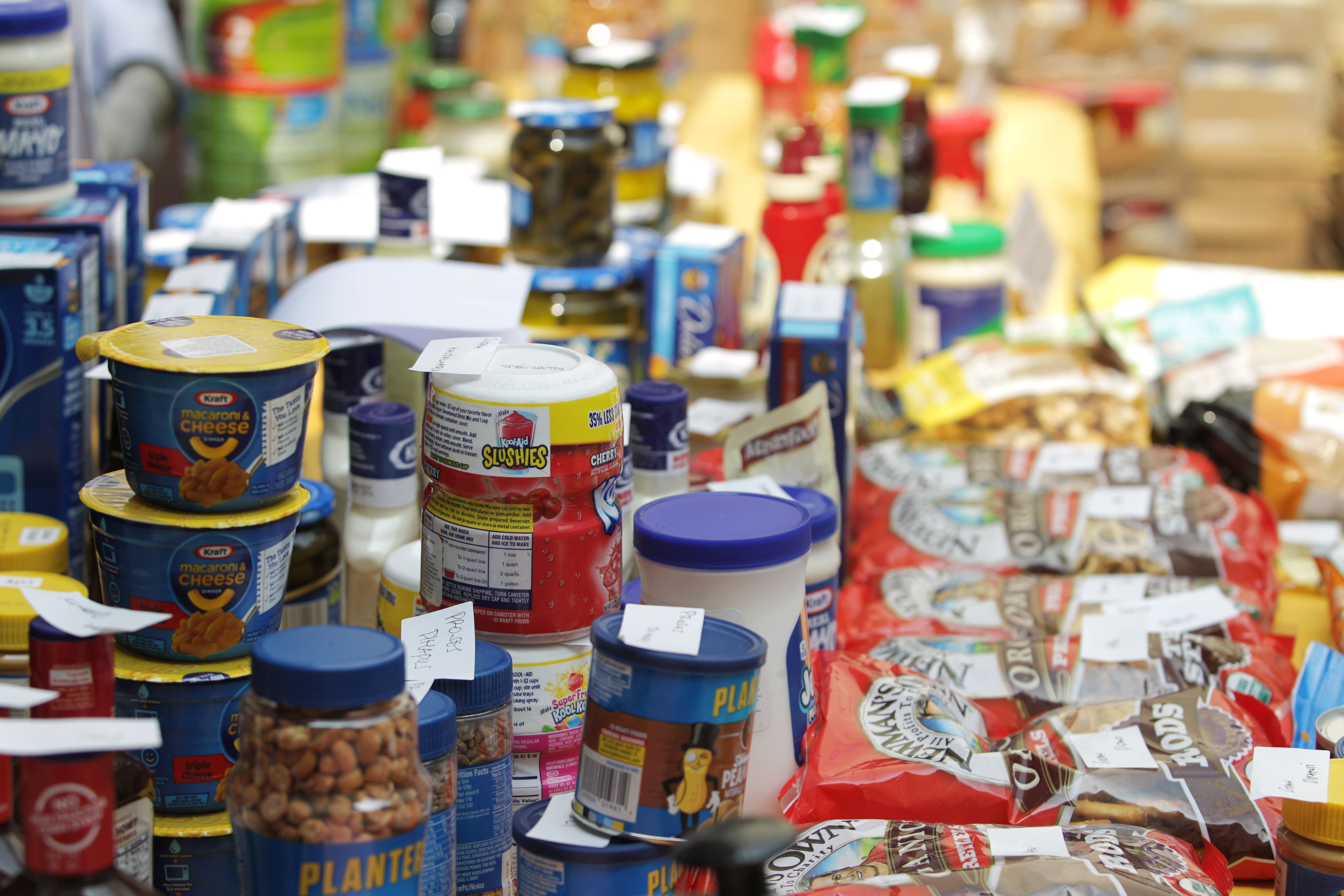 Masyarakat diminta jeli memperhatikan kadaluarsa barang jangan tergiur harga murah/diskon.