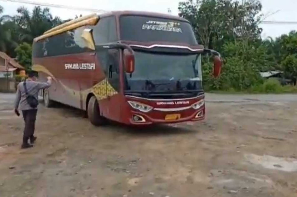 Bus Tujuan Palembang Dipaksa Putar Kepala di Perbatasan Jambi-Riau