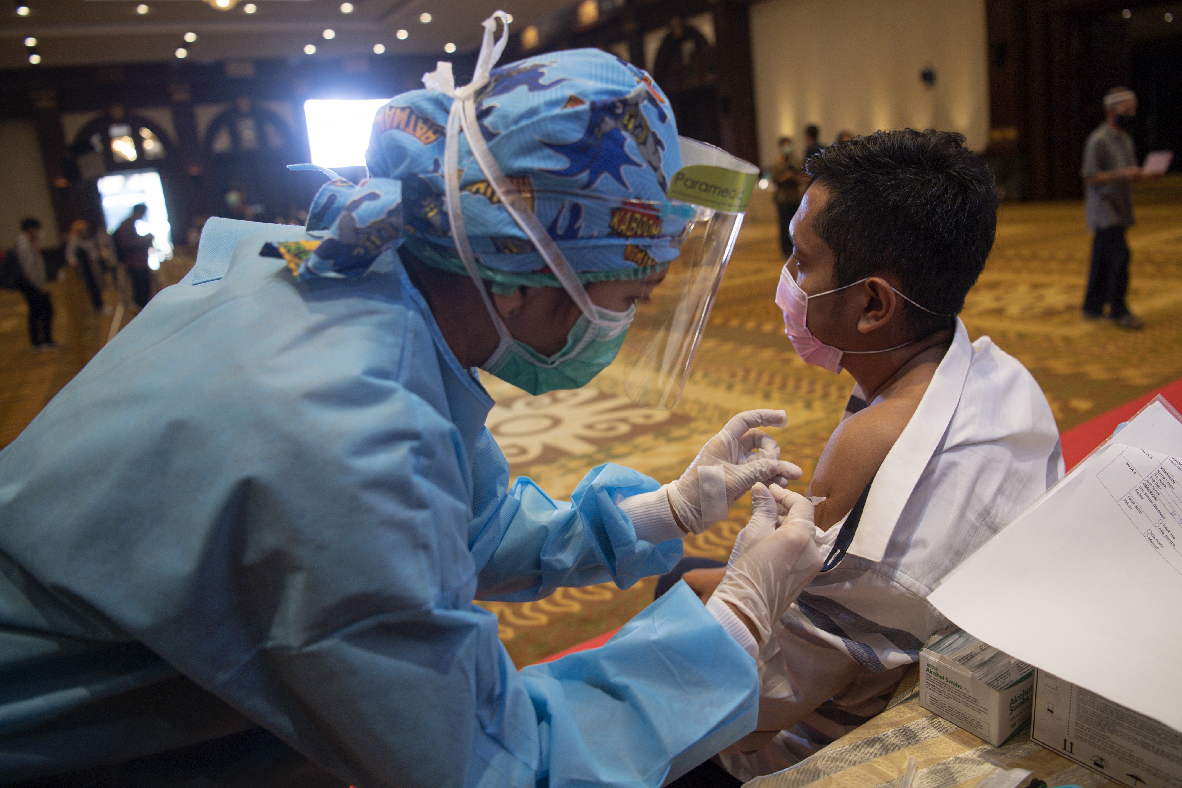 Ilustrasi penyuntikan vaksin covid-19