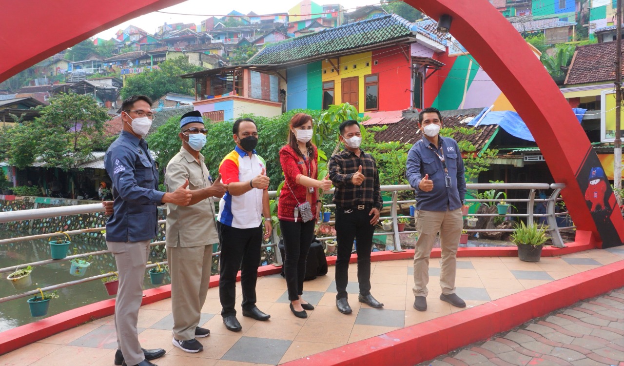 Hasil pengecatan ulang Kampung Pelangi di Semarang