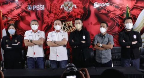 Raffi Ahmad (tiga kanan)