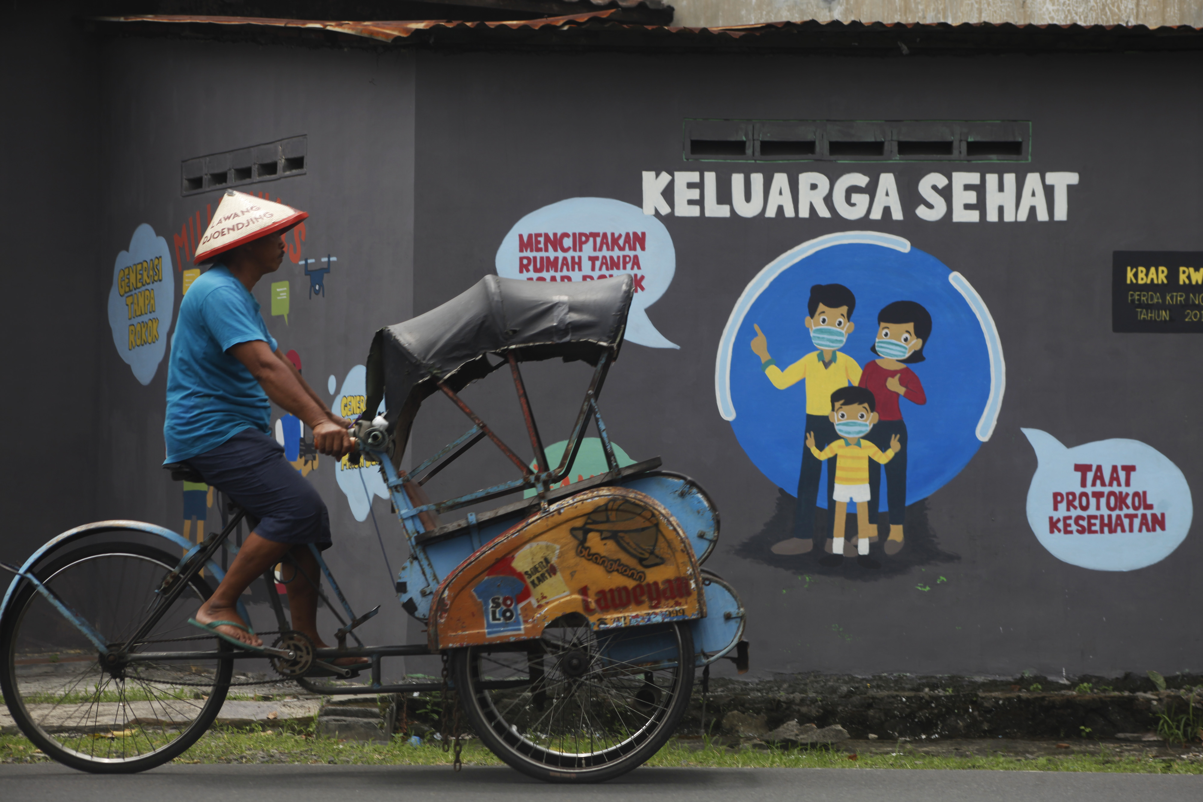 Mural bertemakan taat protokol kesehatan